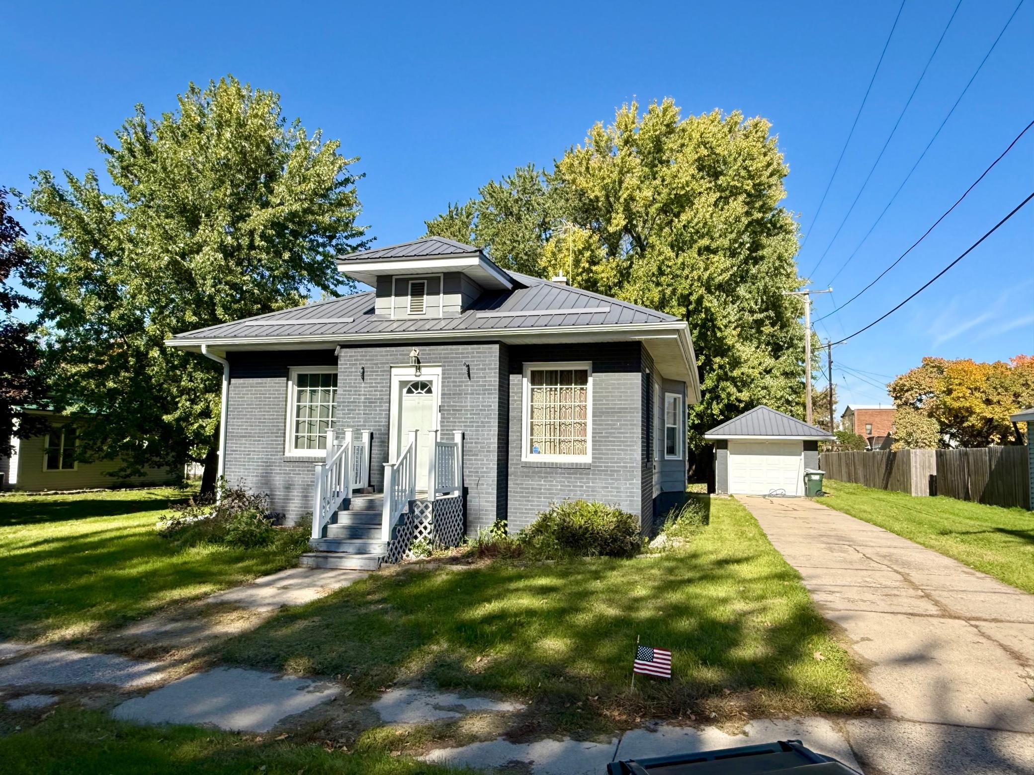 14 W Oak Street Property Photo 2