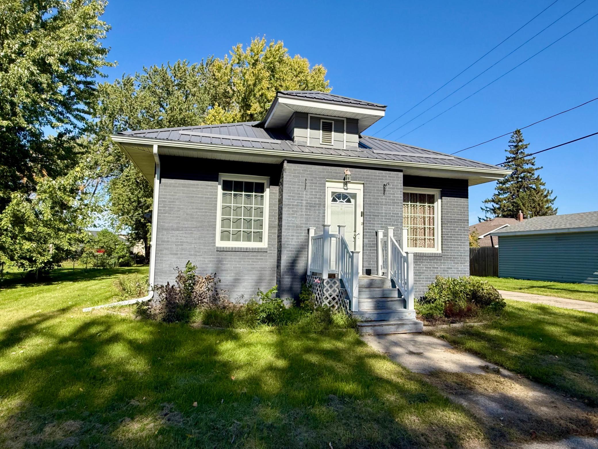 14 W Oak Street Property Photo 4