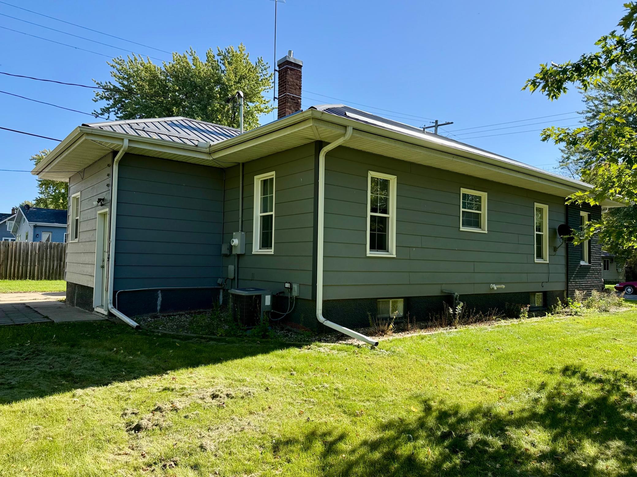 14 W Oak Street Property Photo 6
