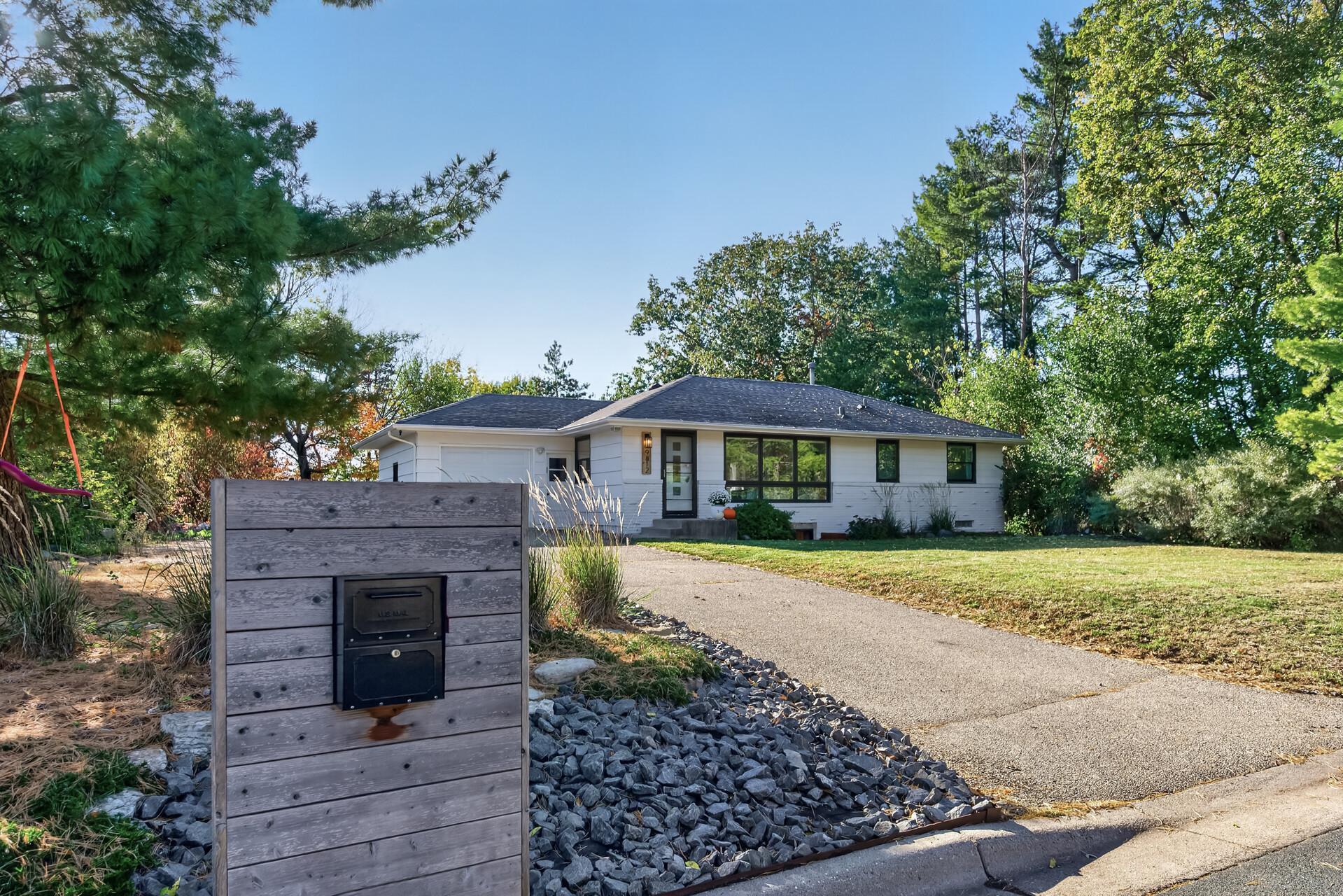 9812 Dellridge Road Property Photo 1