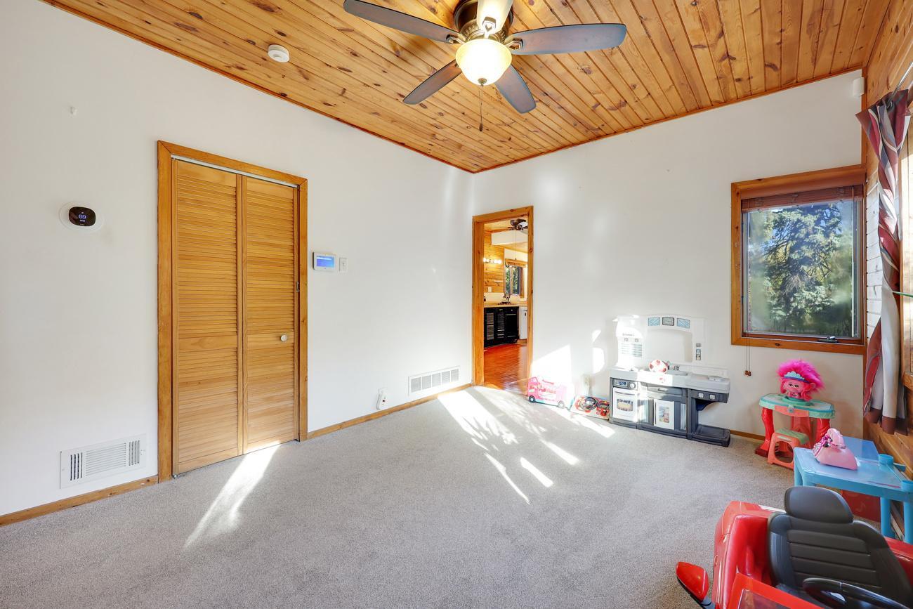 277 E Morton Street E Property Photo 6
