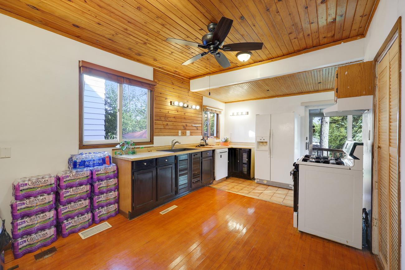 277 E Morton Street E Property Photo 8
