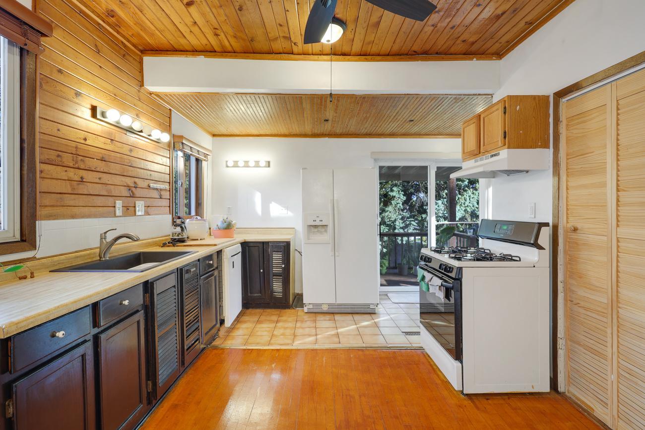 277 E Morton Street E Property Photo 9