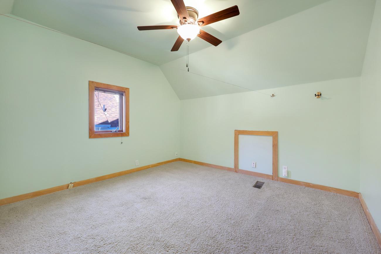 277 E Morton Street E Property Photo 18