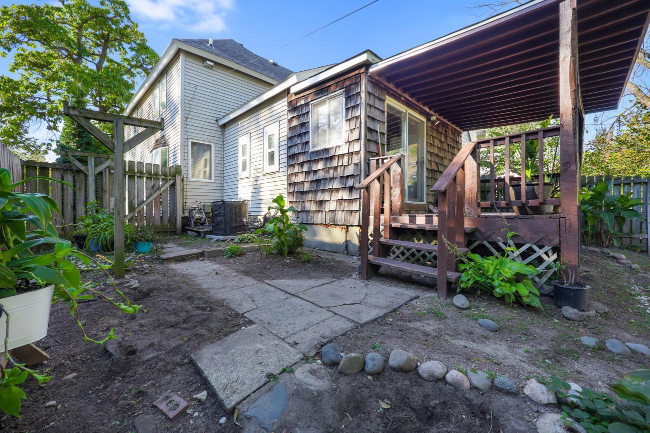 277 E Morton Street E Property Photo 27