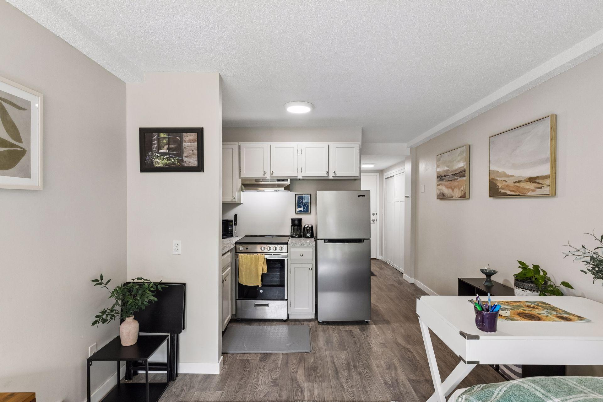 130 Demont Avenue E 144 Property Photo 6