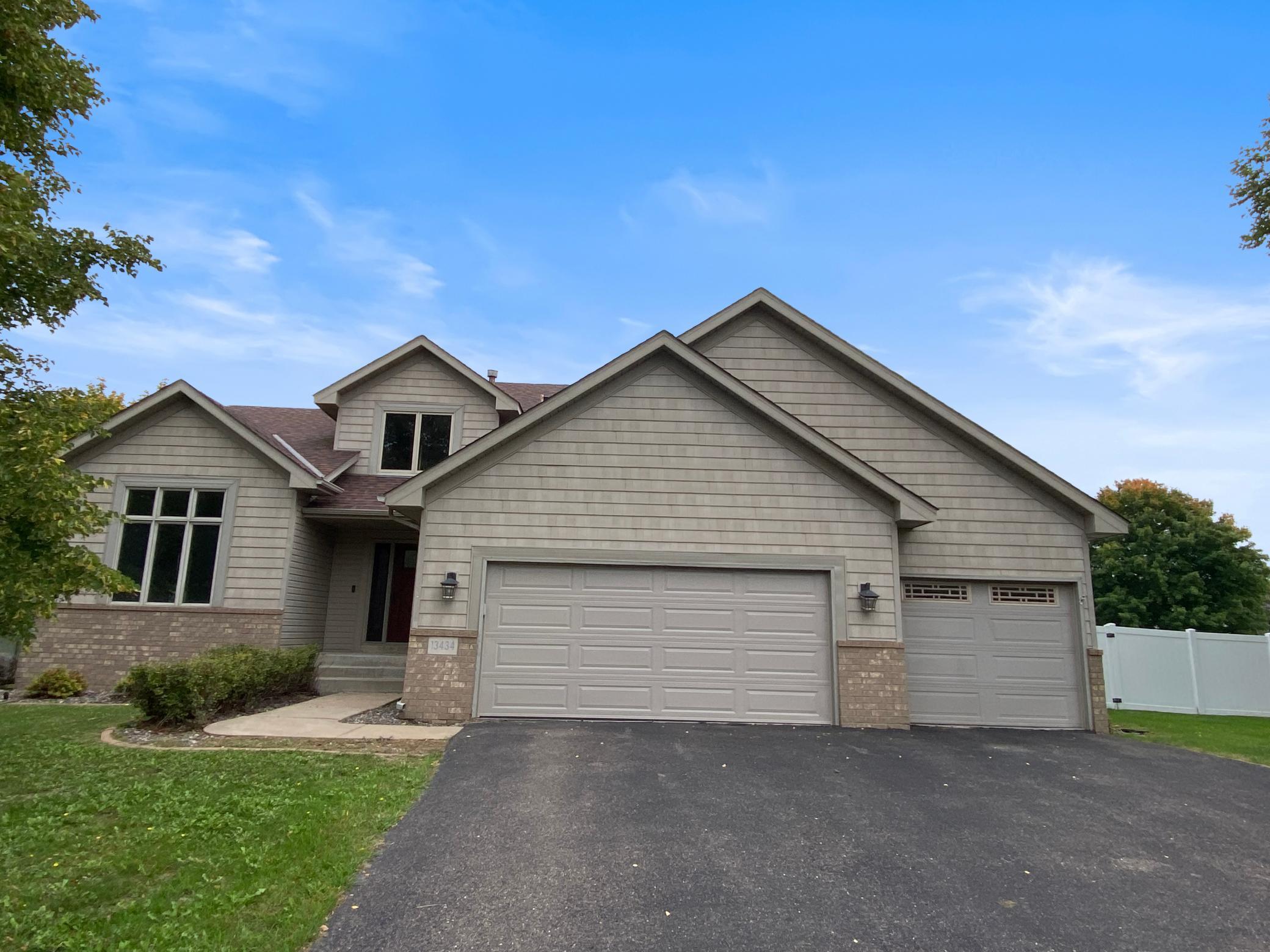 13434 Oakwood Drive Property Photo 1