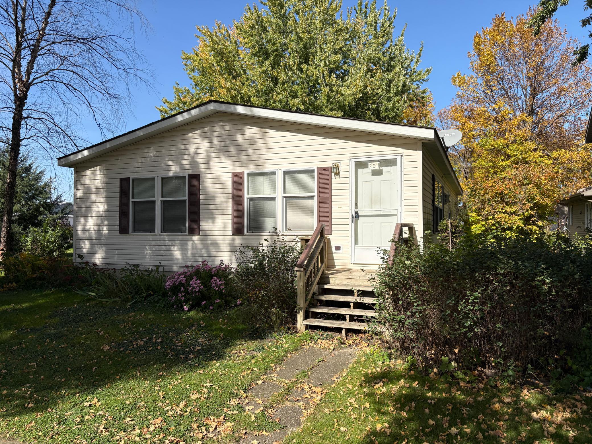 204 E Hibbard Avenue Property Photo 1