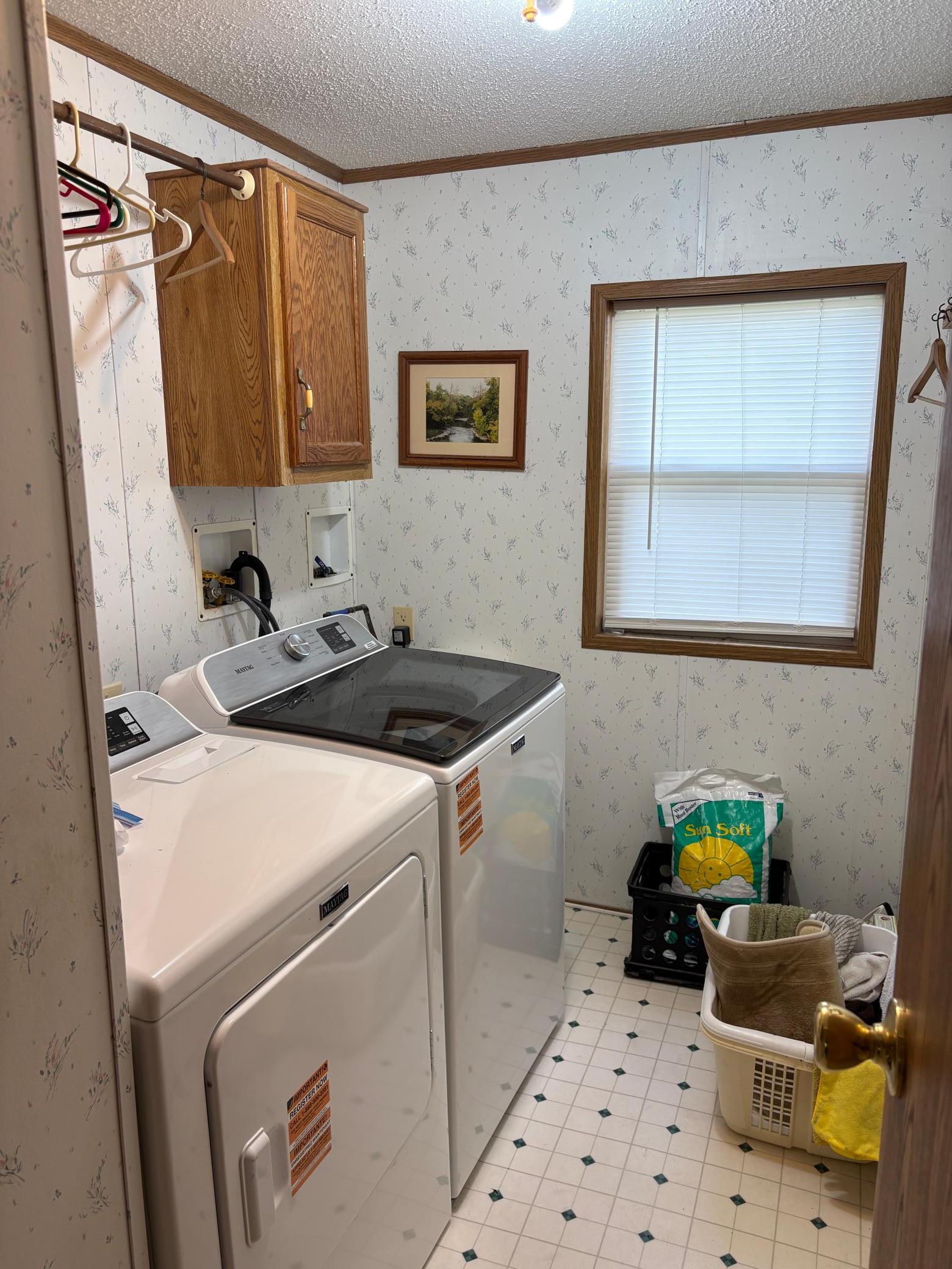 204 E Hibbard Avenue Property Photo 6