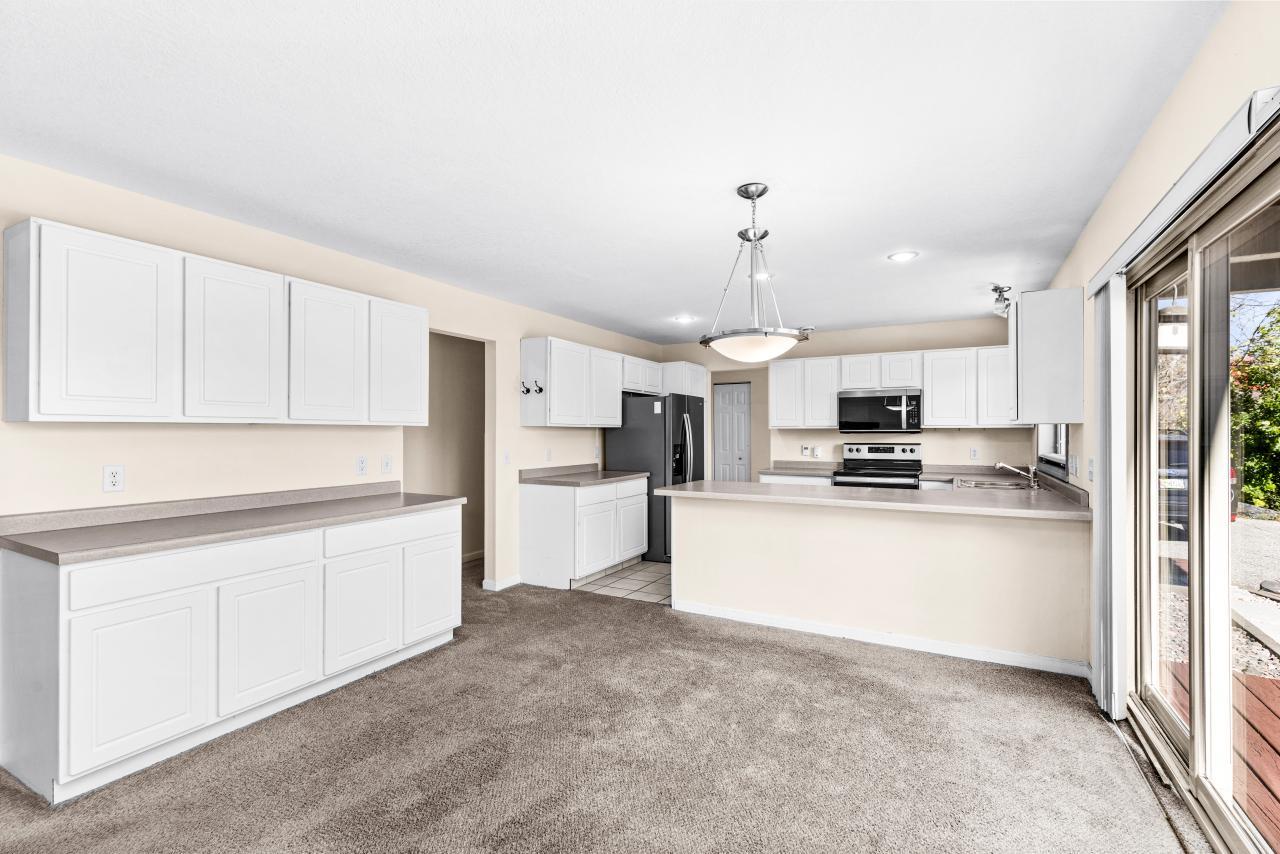 1424 E Skyline Parkway Property Photo 13