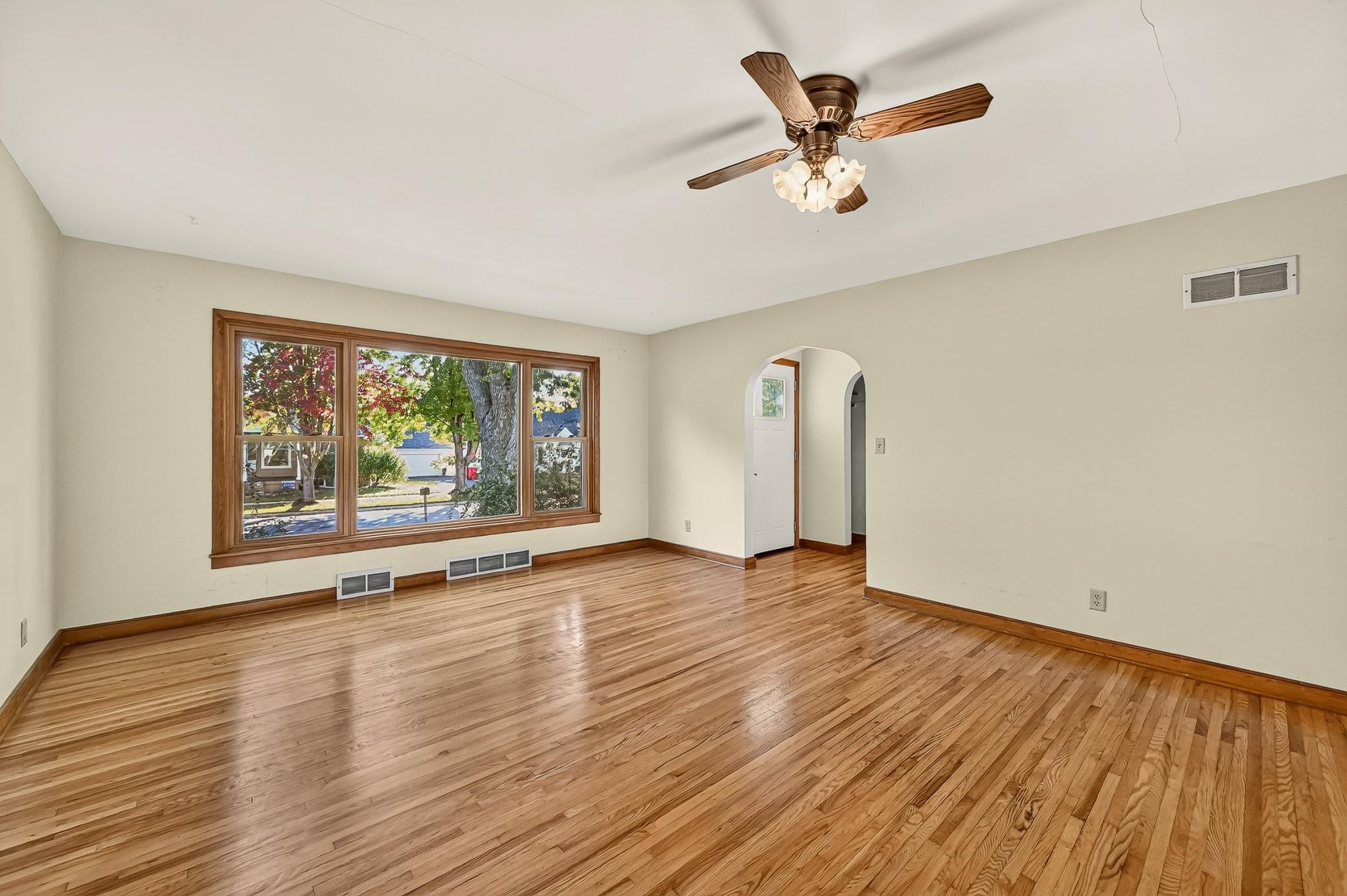 307 2nd Avenue Nw Property Photo 4
