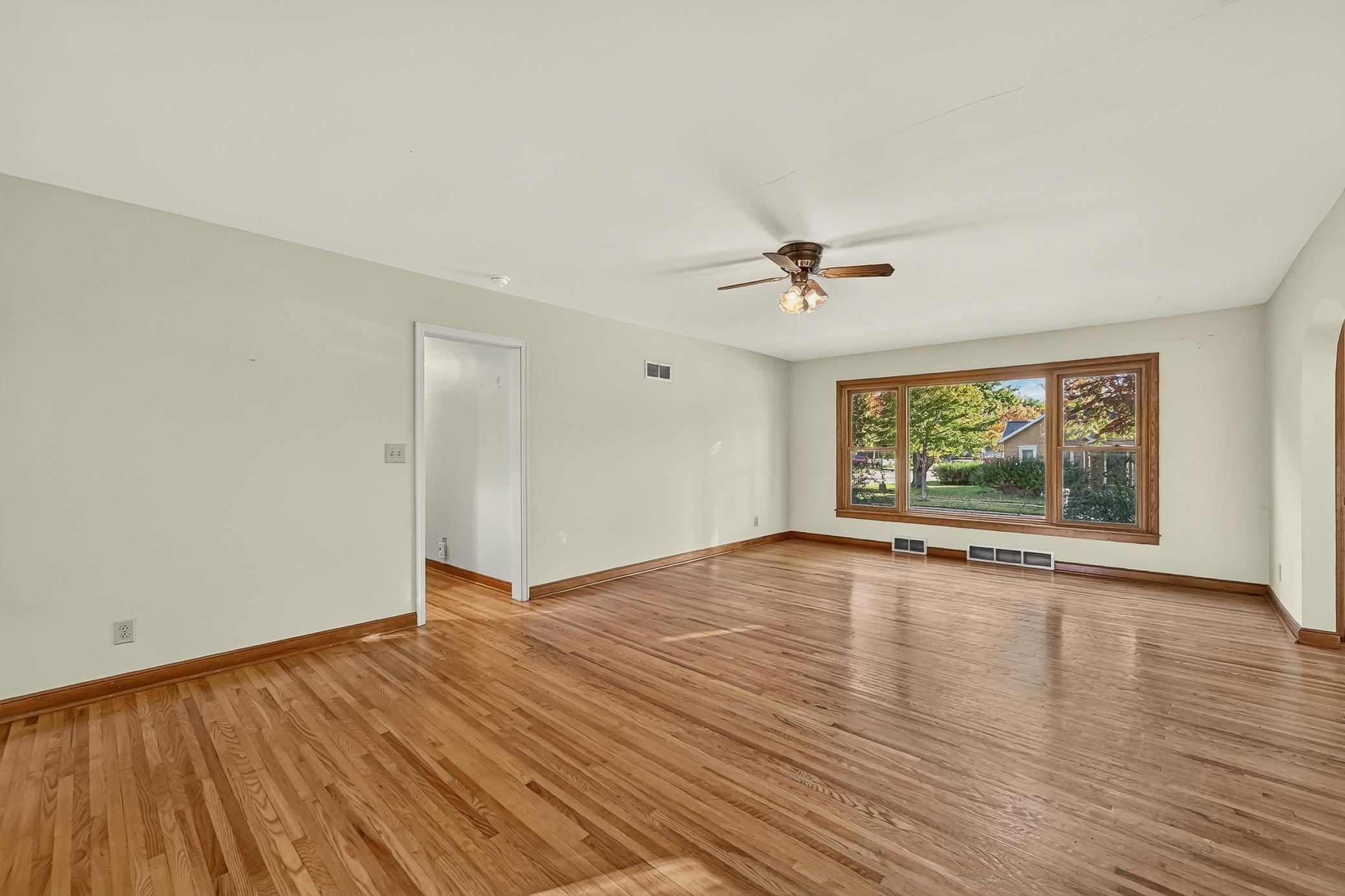 307 2nd Avenue Nw Property Photo 7