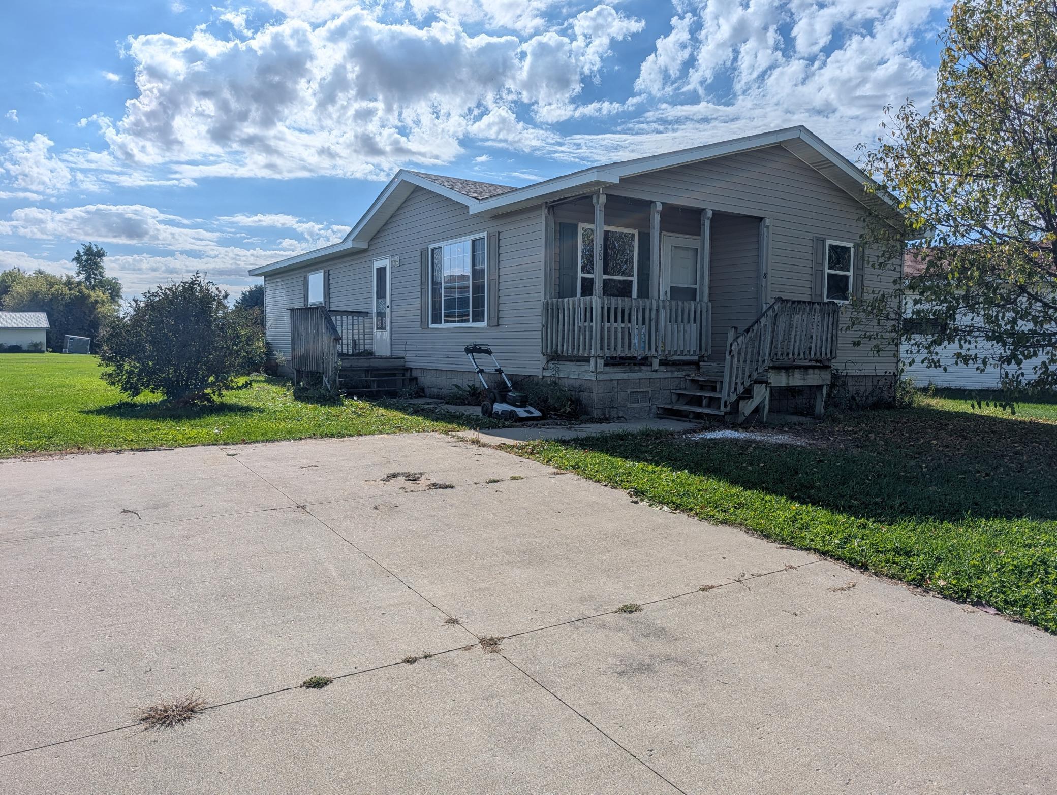 38 Southfork Drive Se Property Photo 1