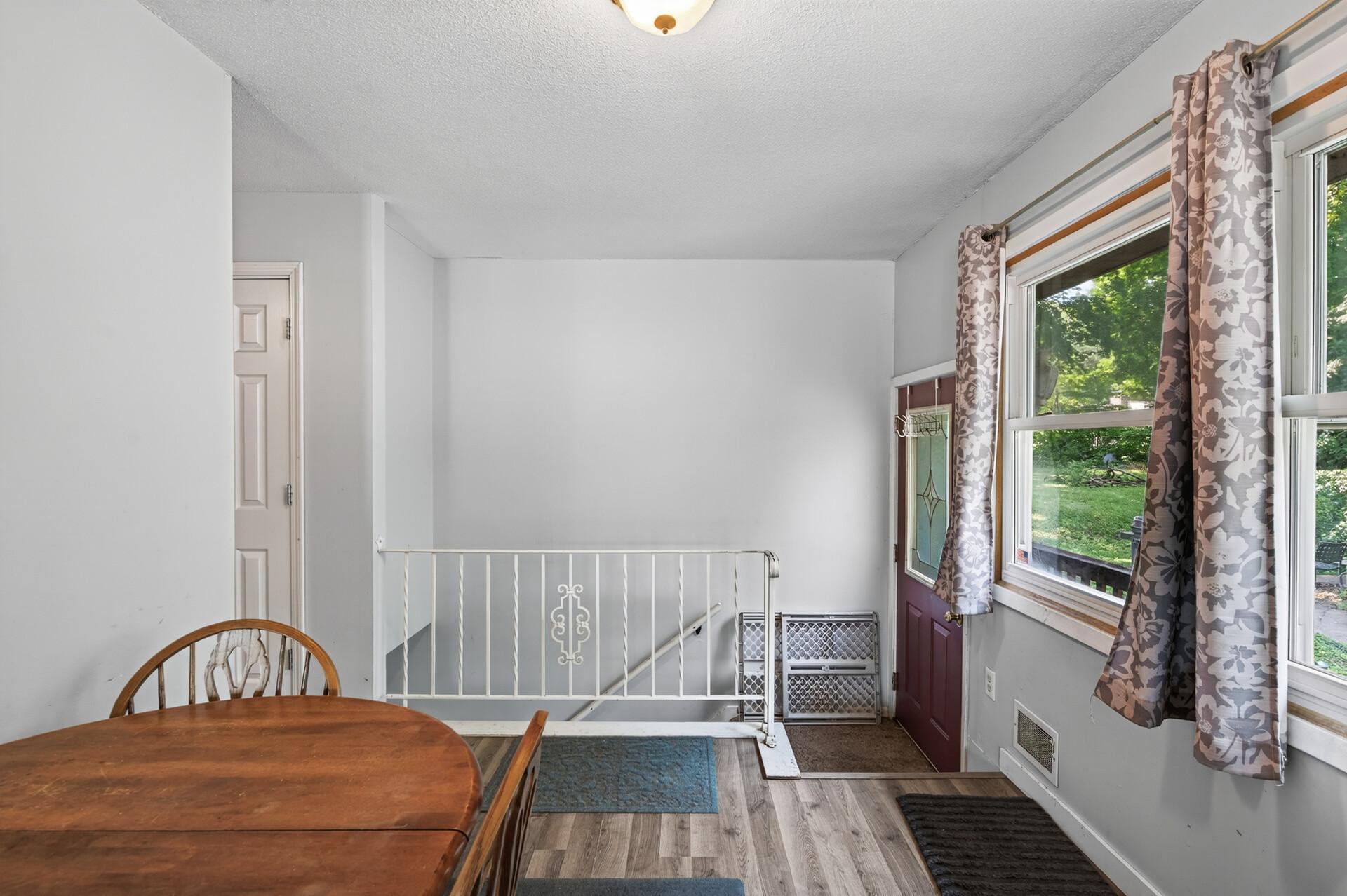 5017-5019 Shoreline Drive Property Photo 6