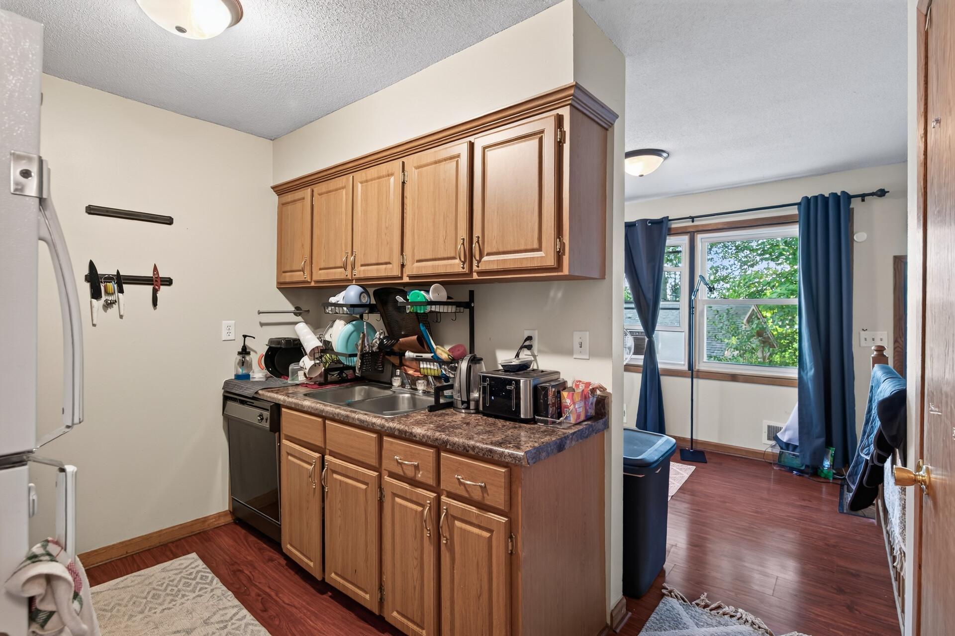 5017-5019 Shoreline Drive Property Photo 10