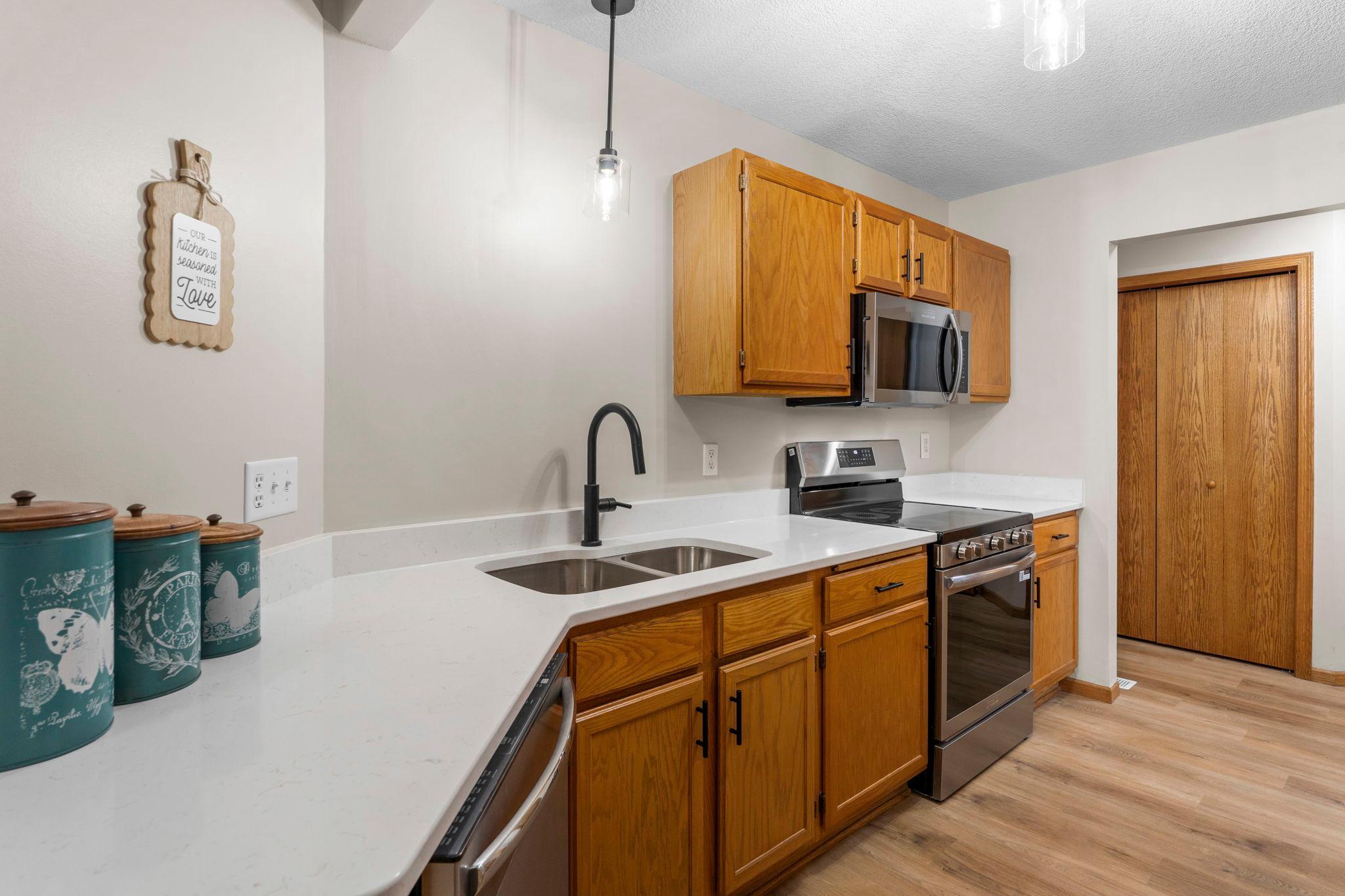 10930 Colorado Avenue N Property Photo 10