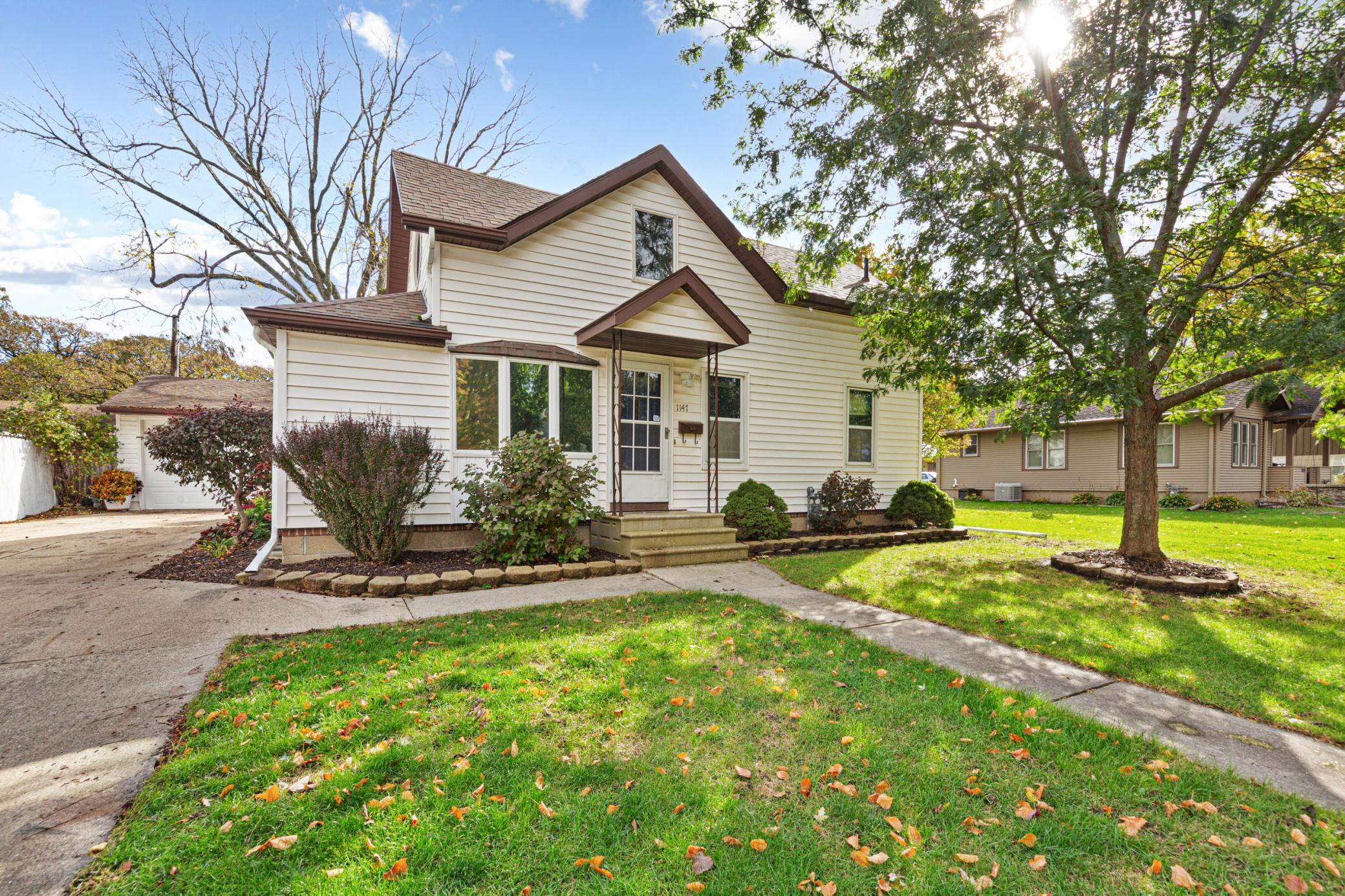 1147 S Grove Avenue Property Photo 1