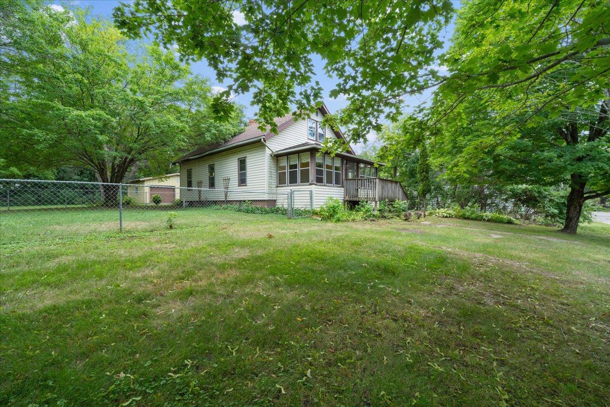 406 8th Avenue E Property Photo 1