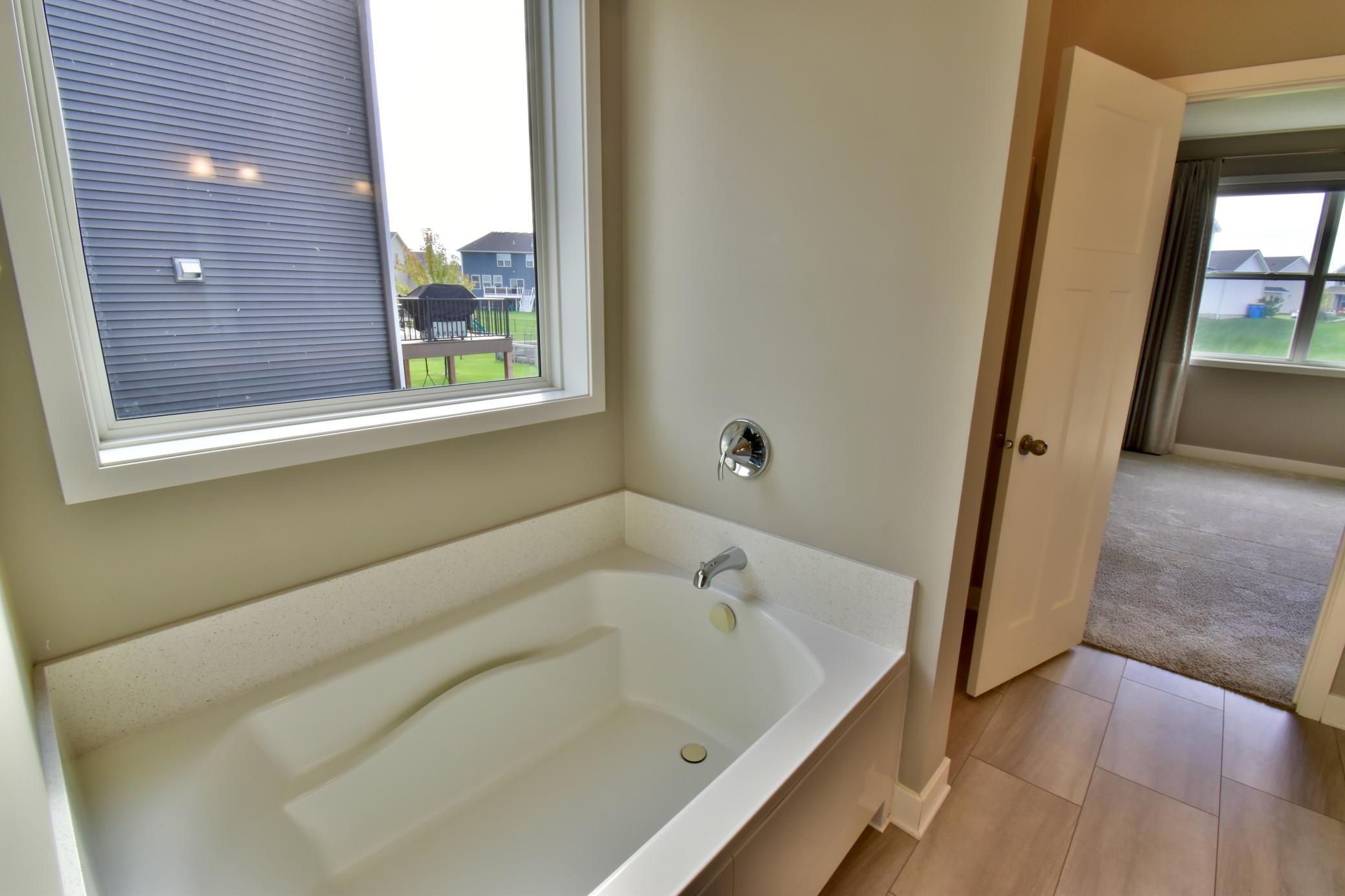 5237 Jansen Avenue Ne Property Photo 17