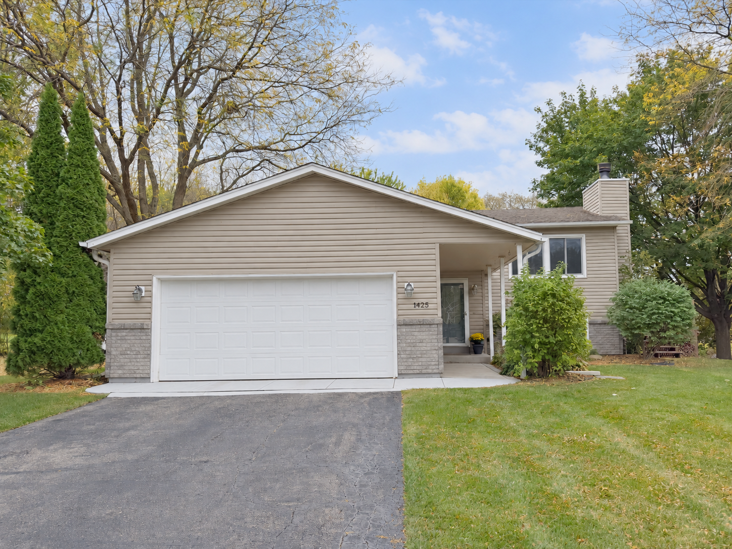 1425 Meadow Court Property Photo 1