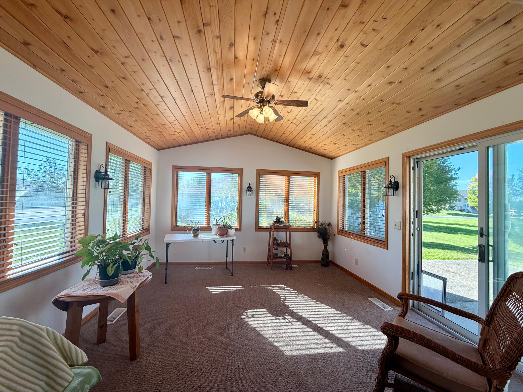 413 Circle View Drive Property Photo 7