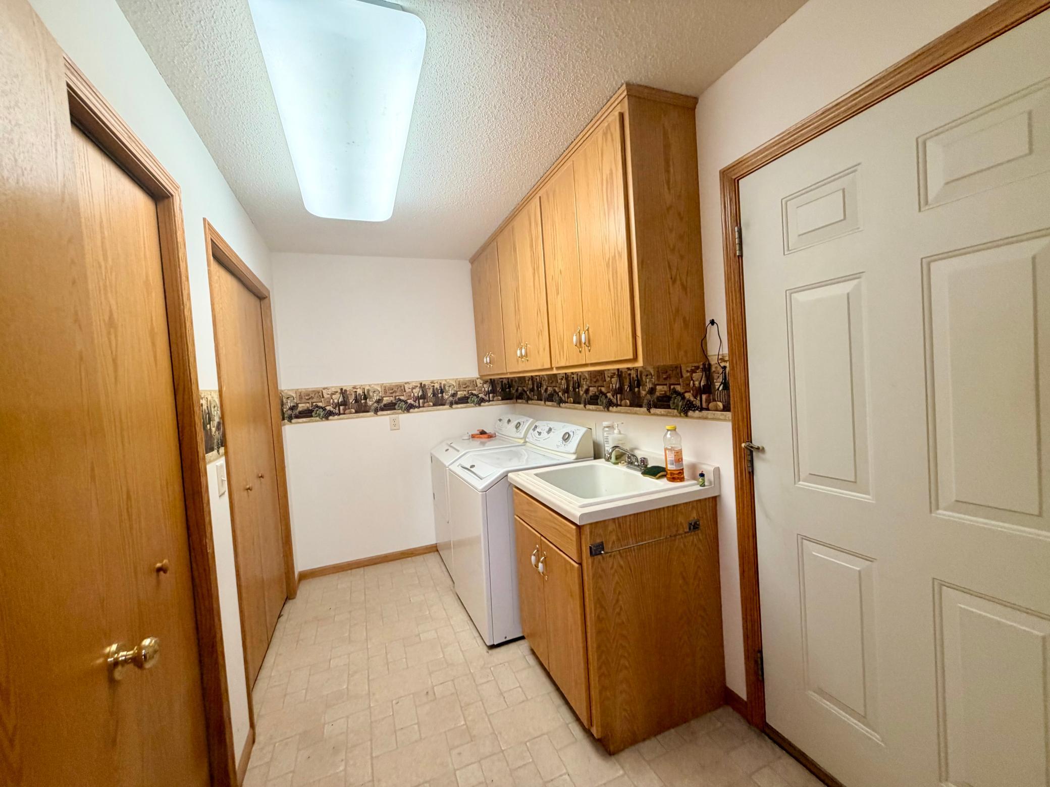 413 Circle View Drive Property Photo 11