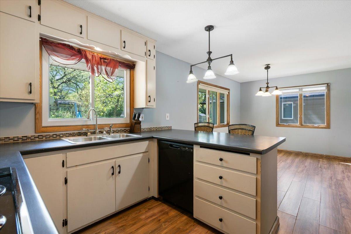 1614 12th Avenue Se Property Photo 9