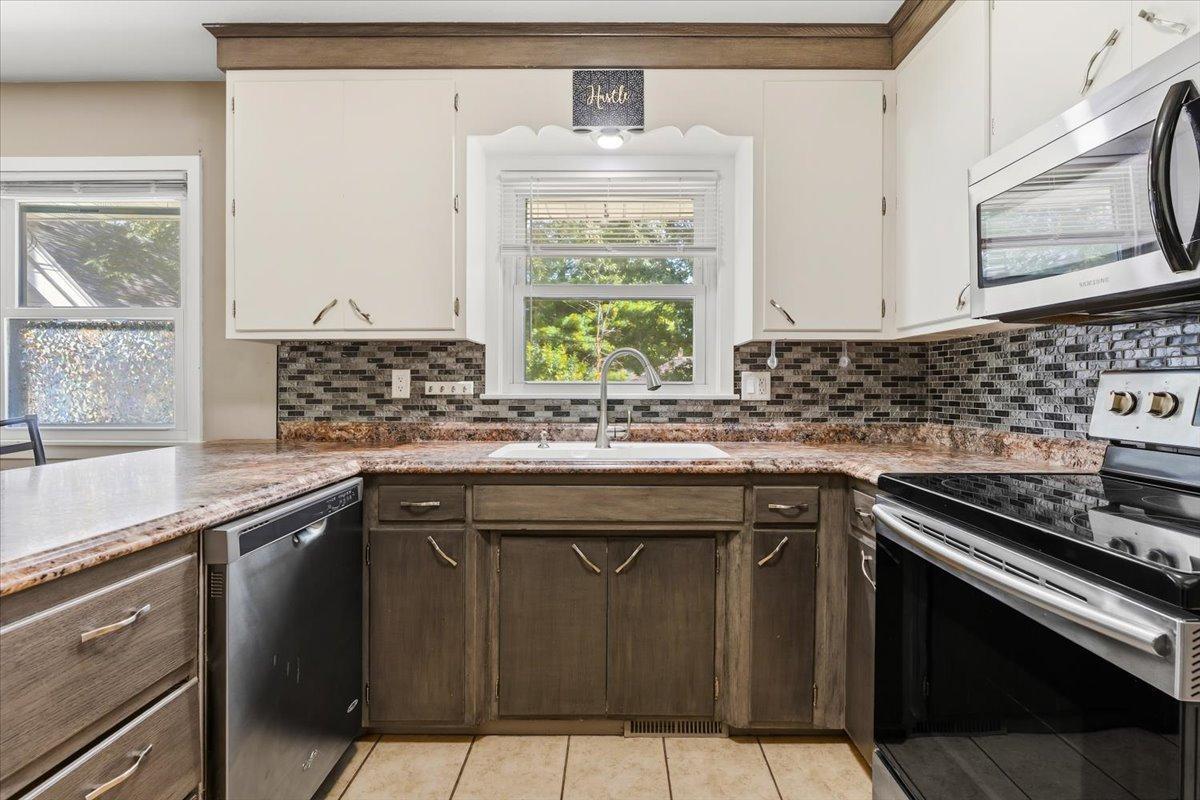 1284 12th Avenue N Property Photo 9