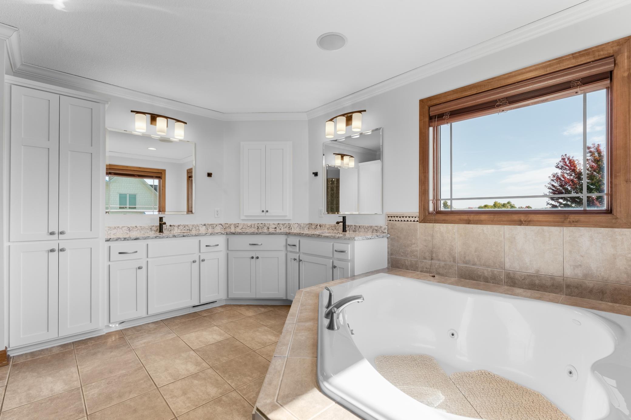 1502 Epperstone Enclave Ne Property Photo 32