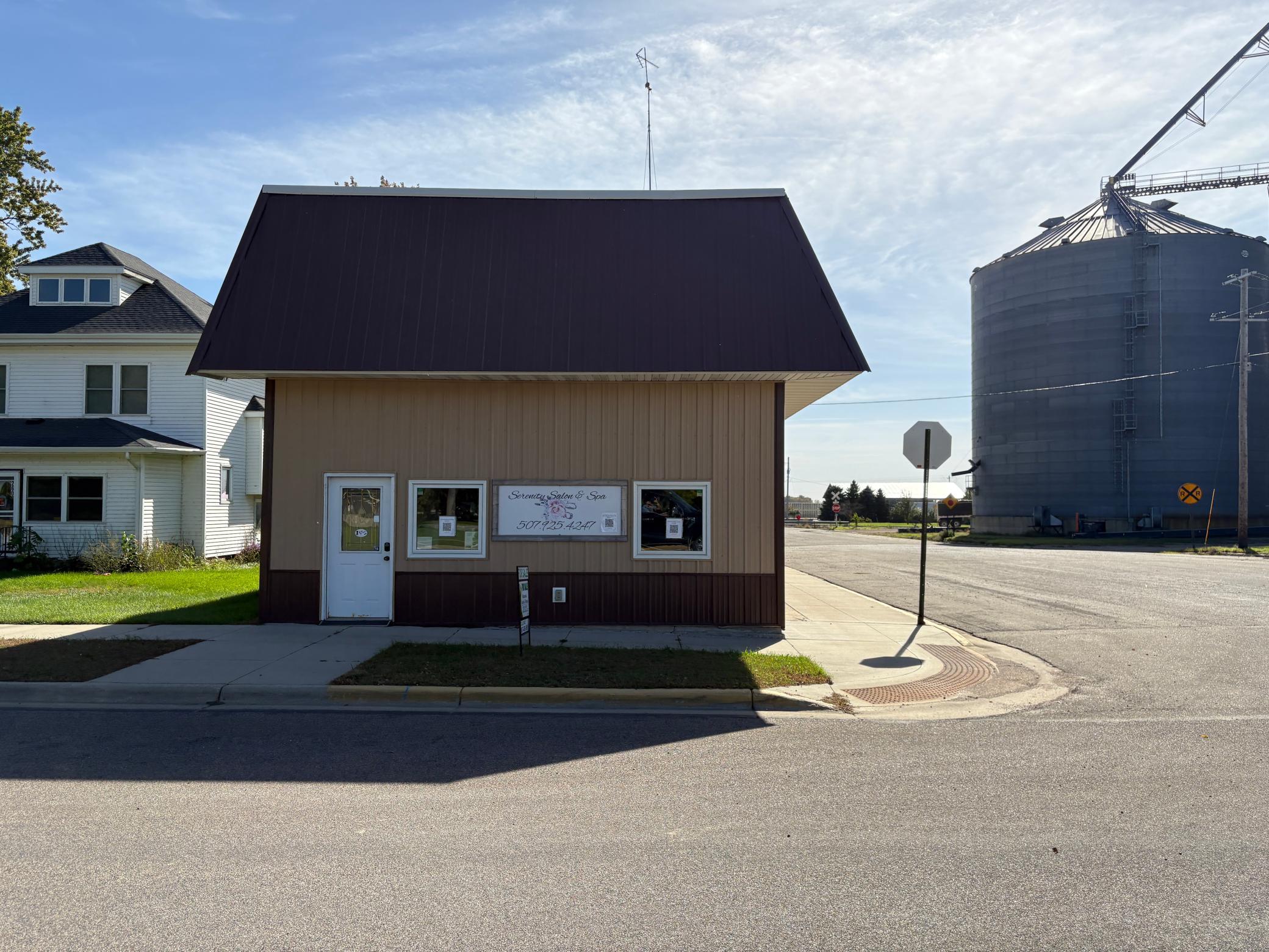 266 Second Avenue W Property Photo 1