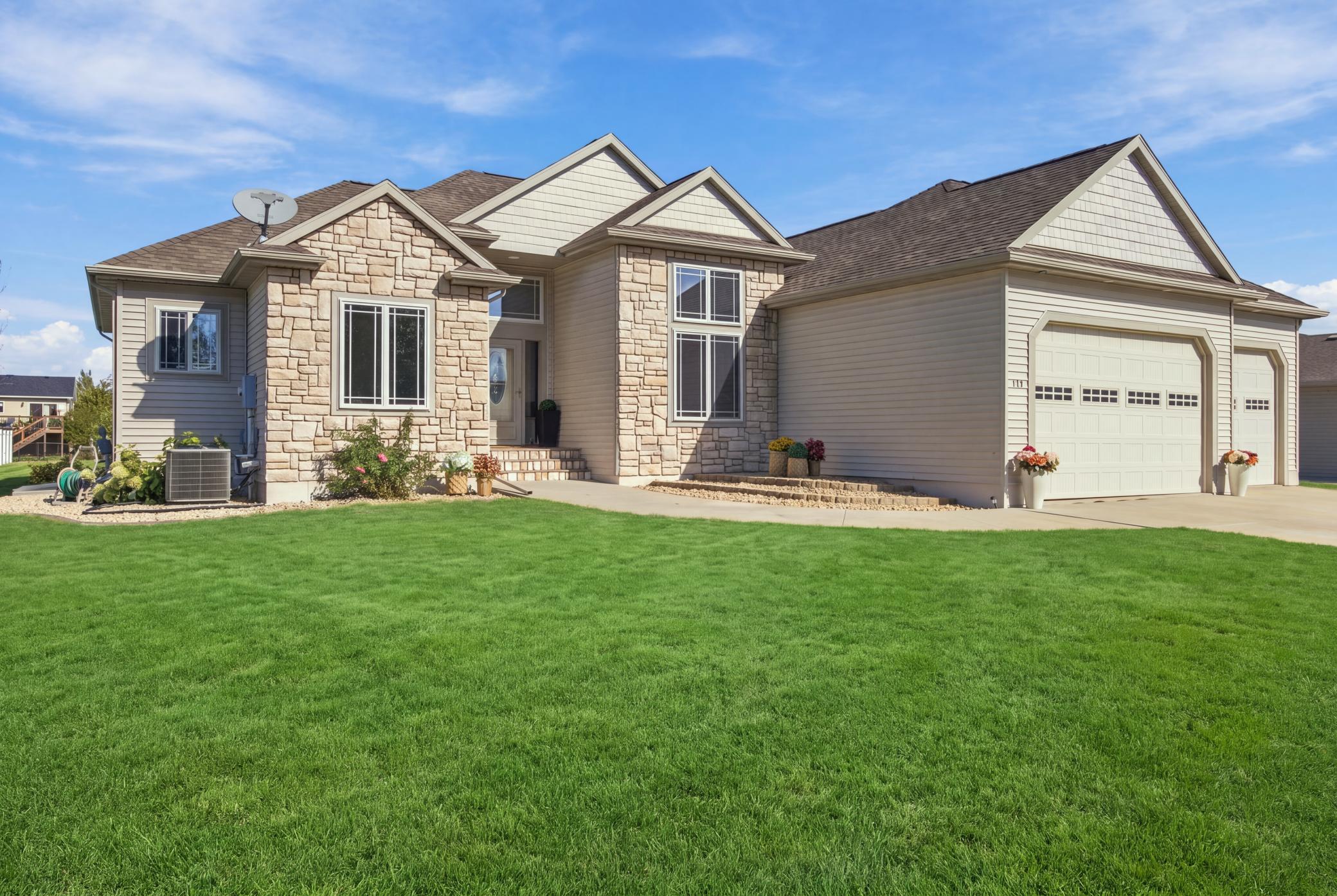 718 N Sedona Drive Property Photo 2