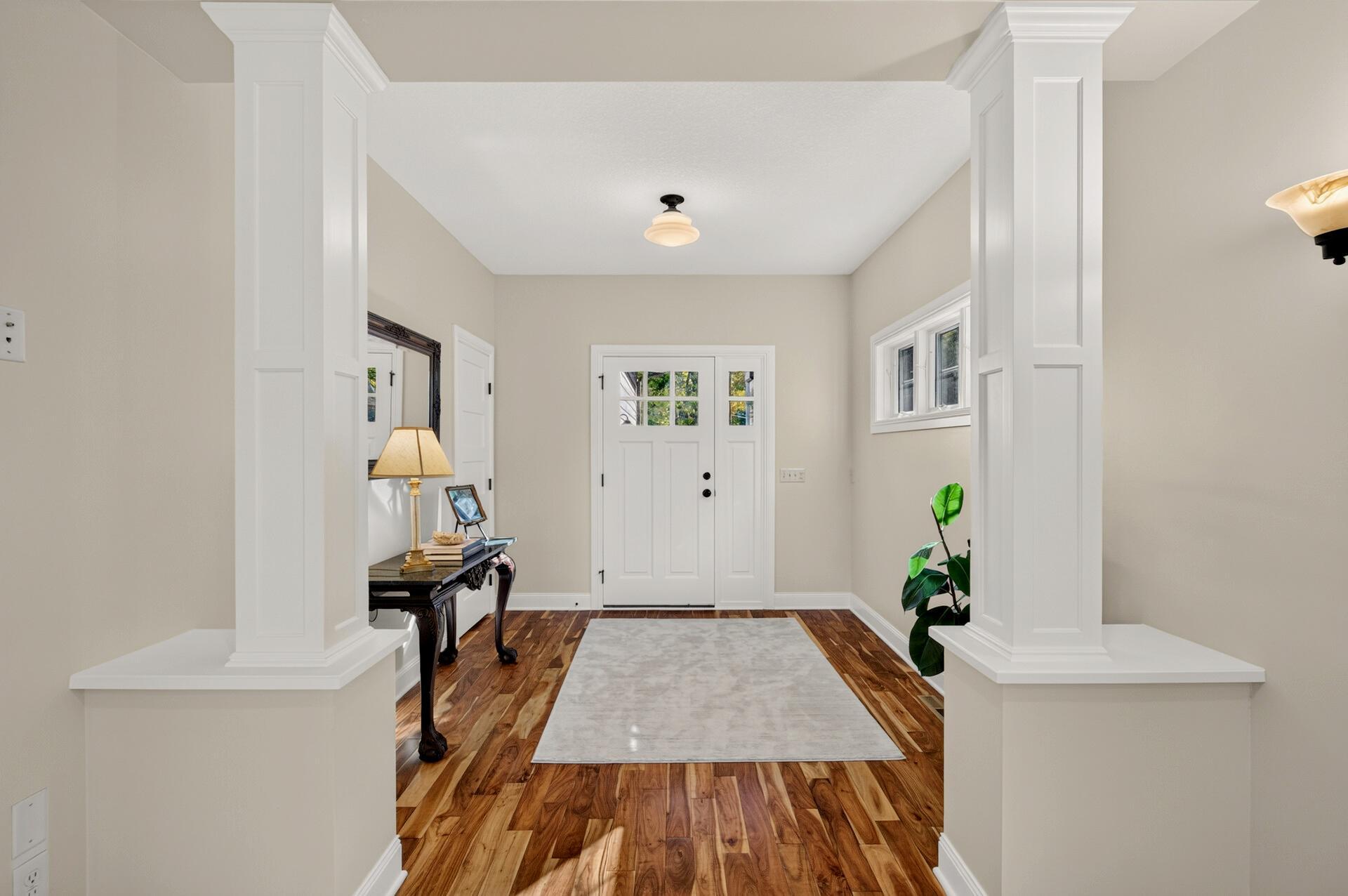 5060 Edgewater Drive Property Photo 3