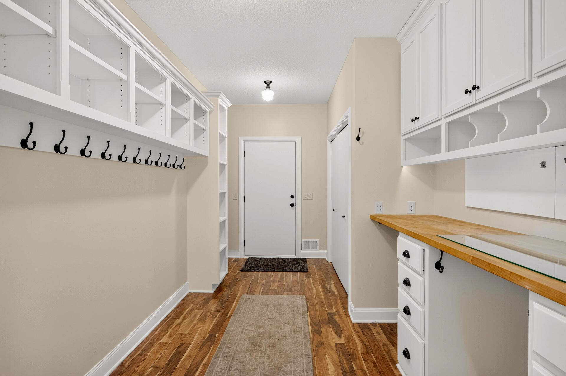 5060 Edgewater Drive Property Photo 25