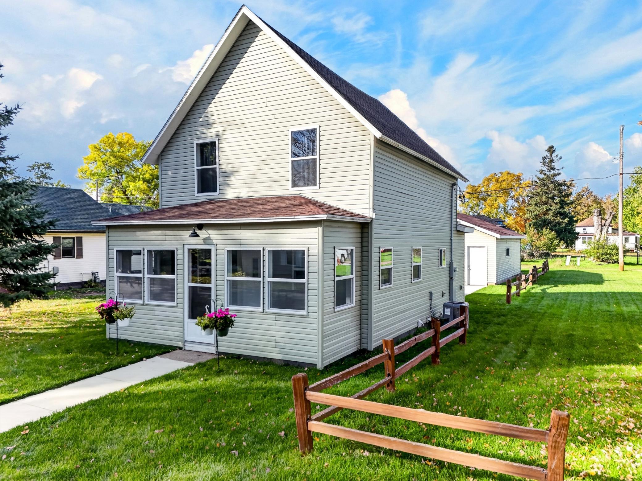 207 4th Street Ne Property Photo 1