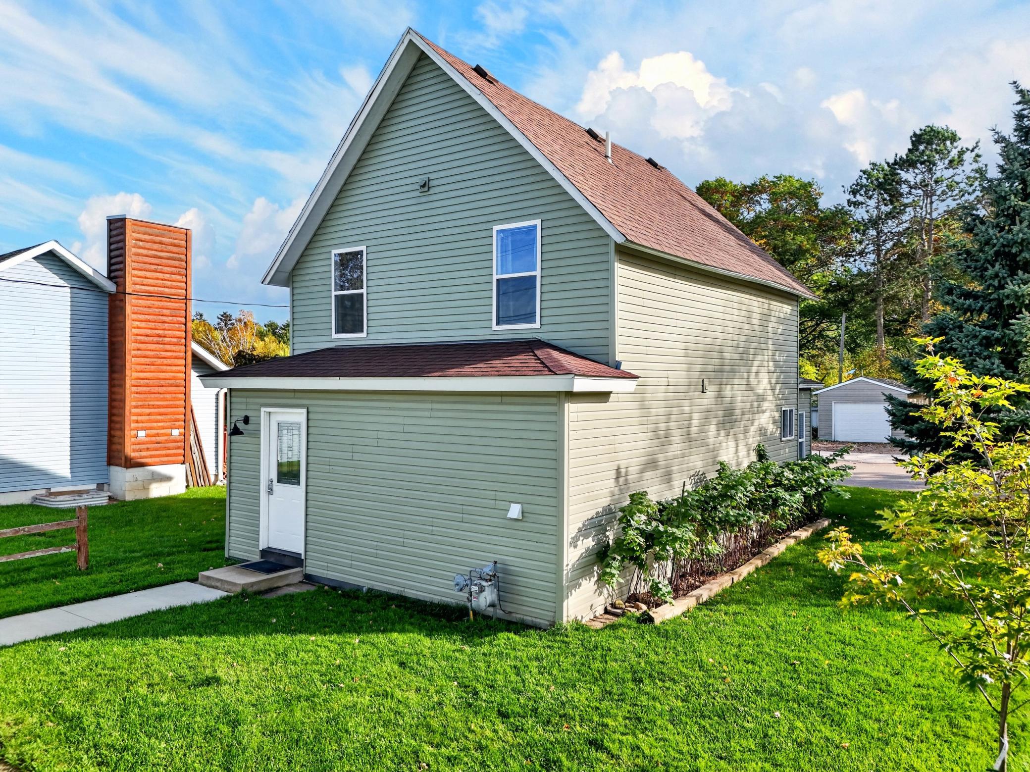 207 4th Street Ne Property Photo 3