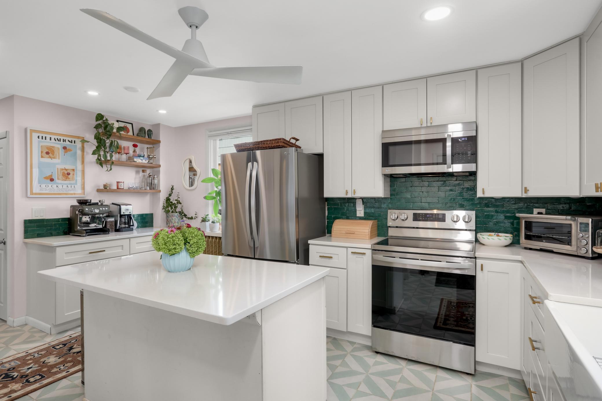 823 Armstrong Avenue Property Photo 1