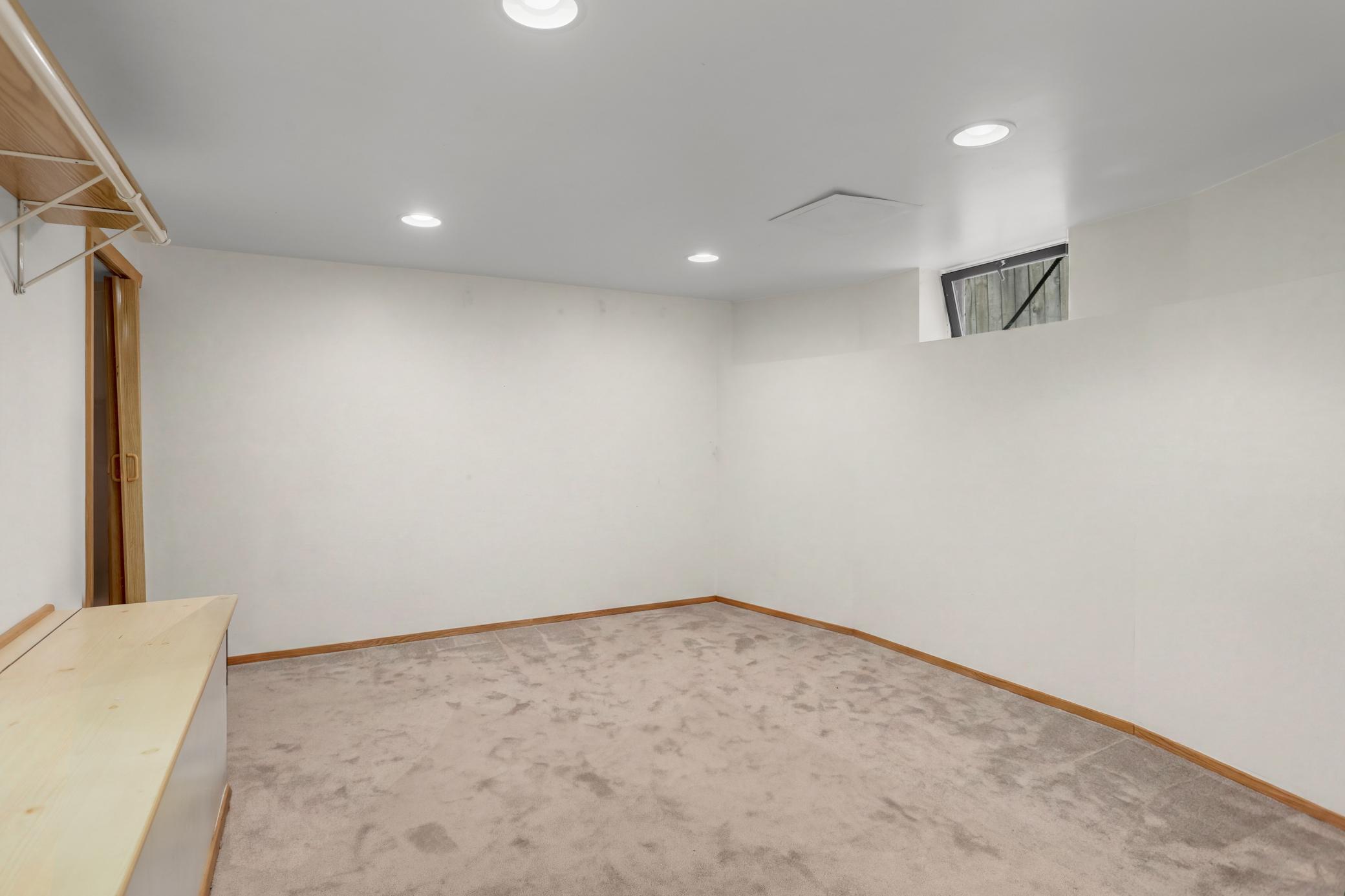 823 Armstrong Avenue Property Photo 22