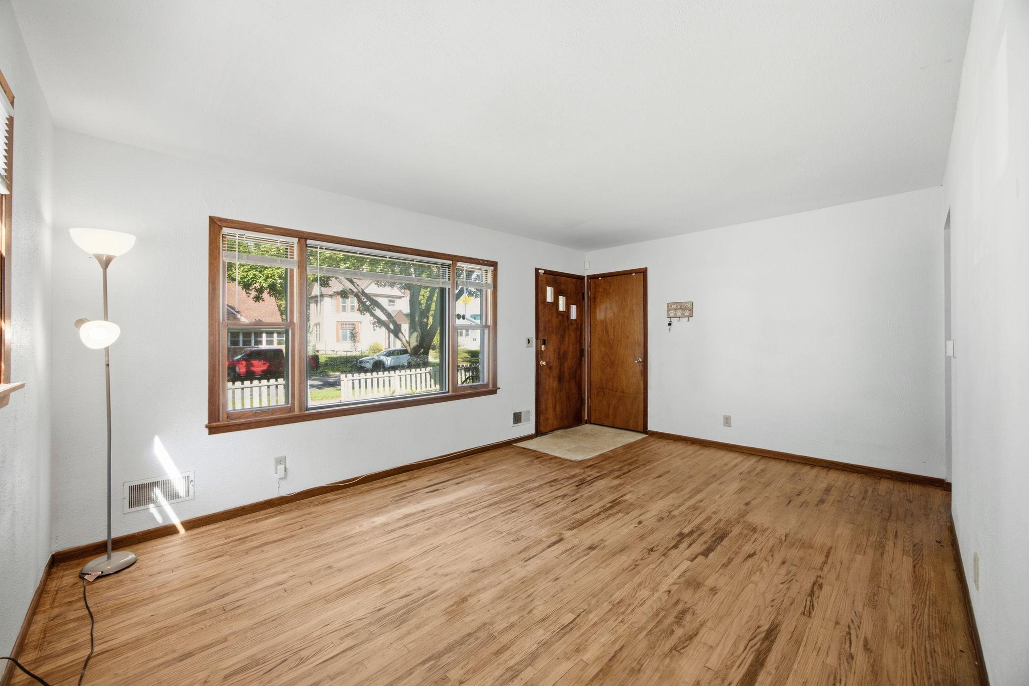 920 Magnolia Avenue E Property Photo 4