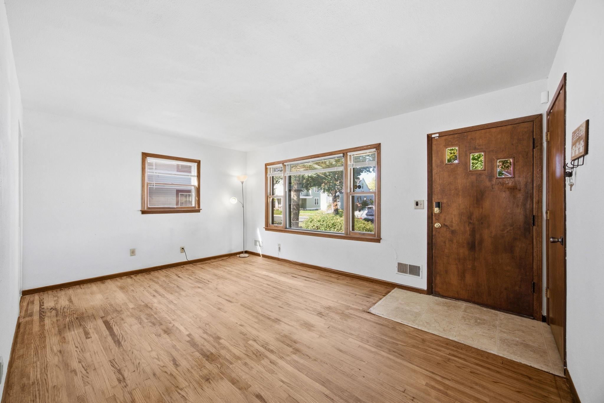 920 Magnolia Avenue E Property Photo 6