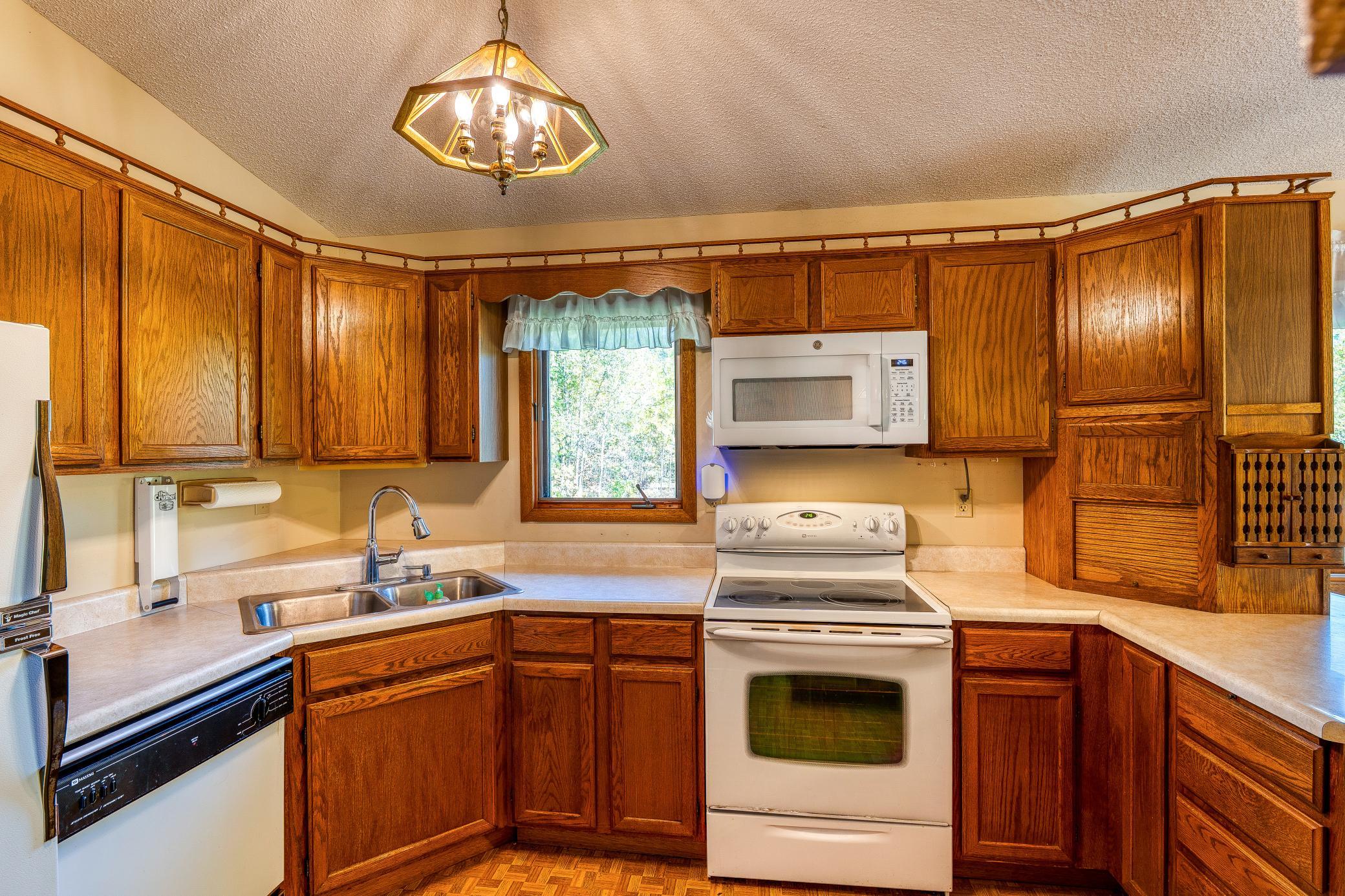 9330 Country Club Road Ne Property Photo 13