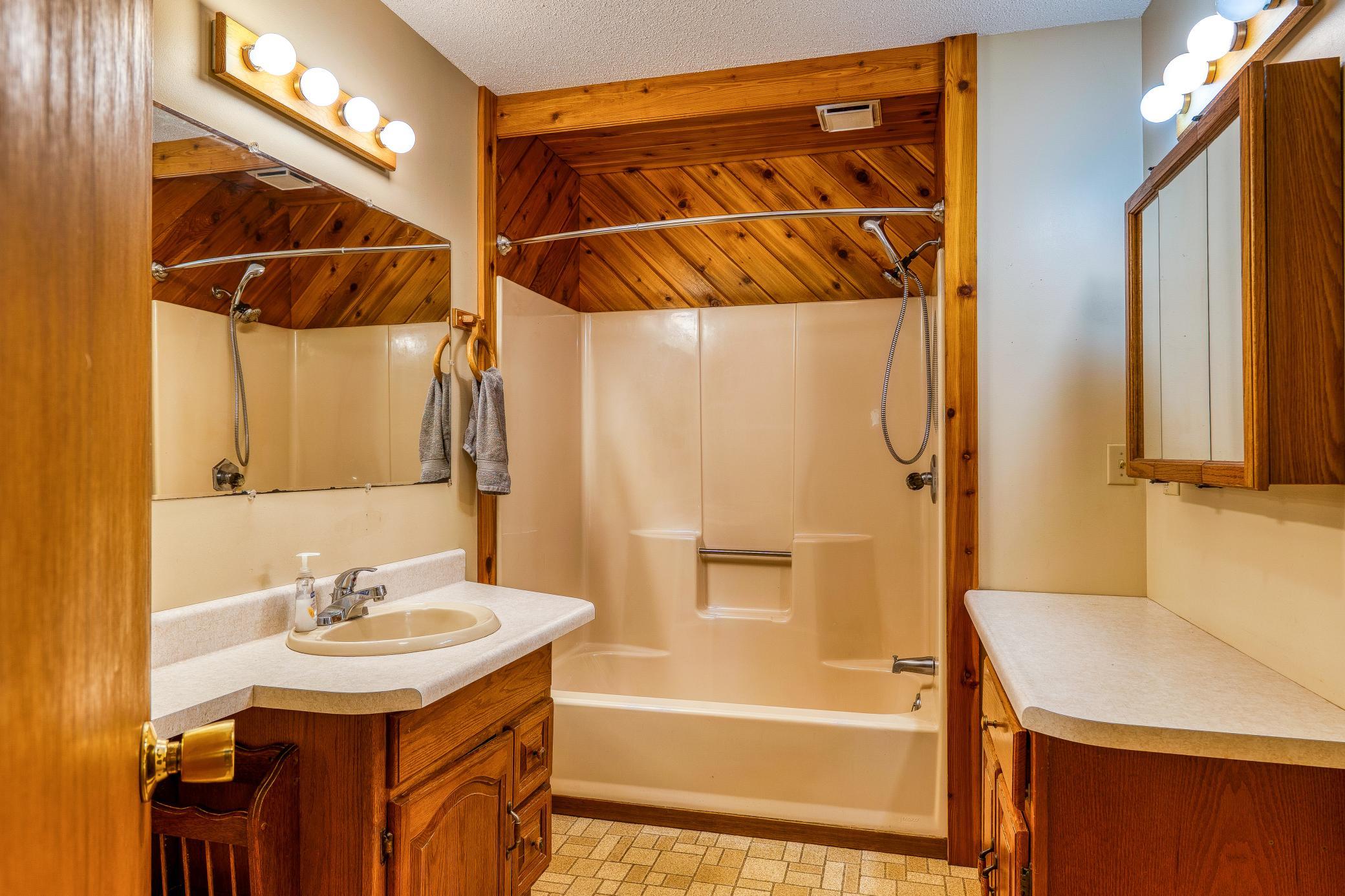 9330 Country Club Road Ne Property Photo 18