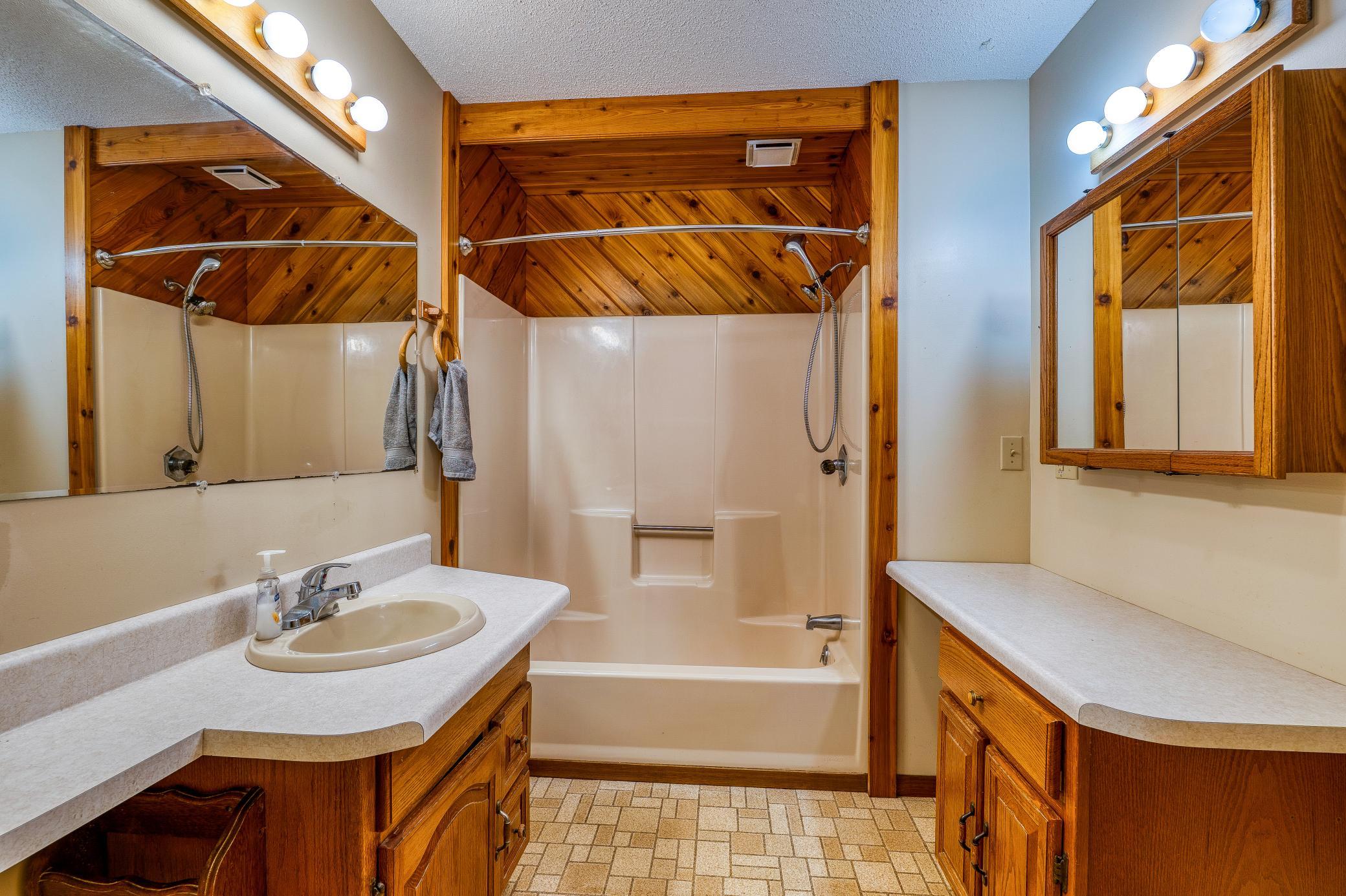 9330 Country Club Road Ne Property Photo 19