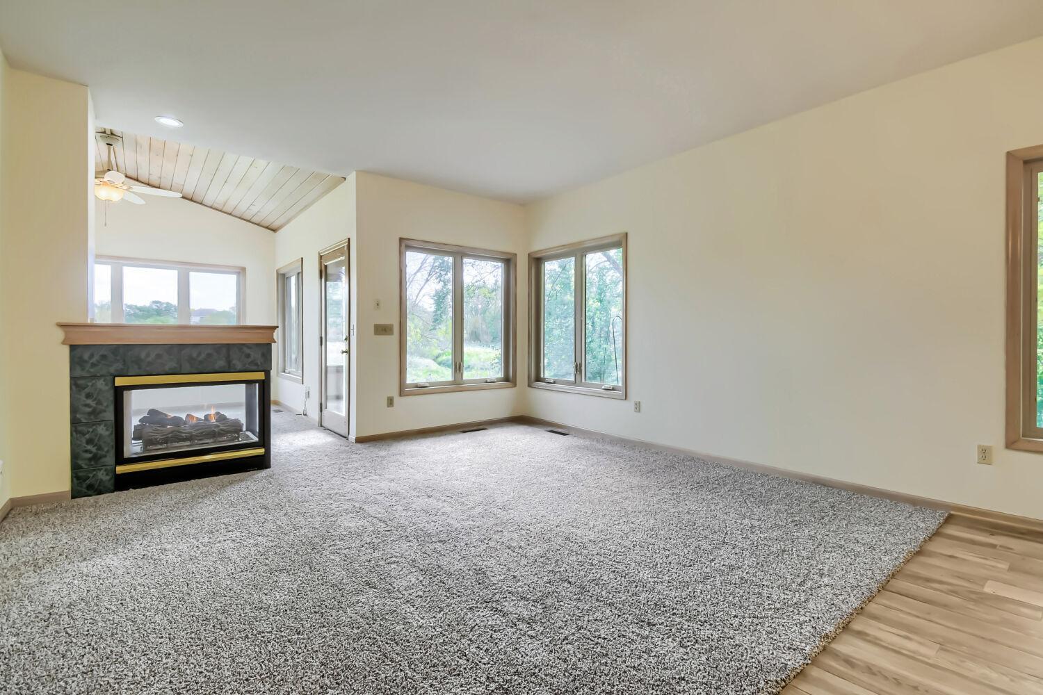 9445 Winslow N Property Photo 5