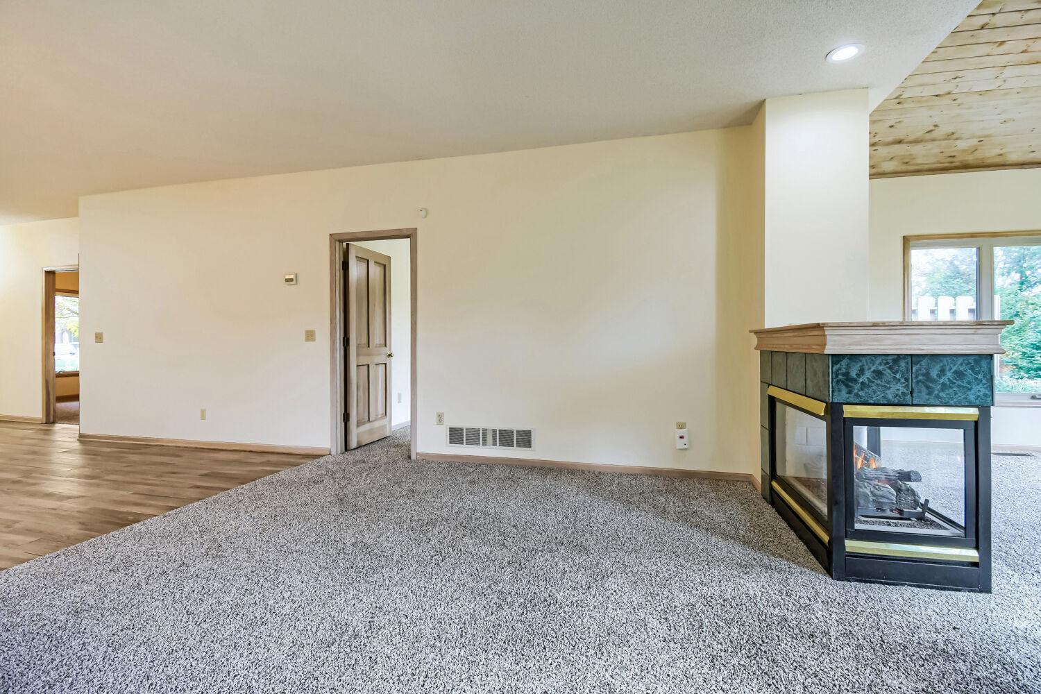 9445 Winslow N Property Photo 11