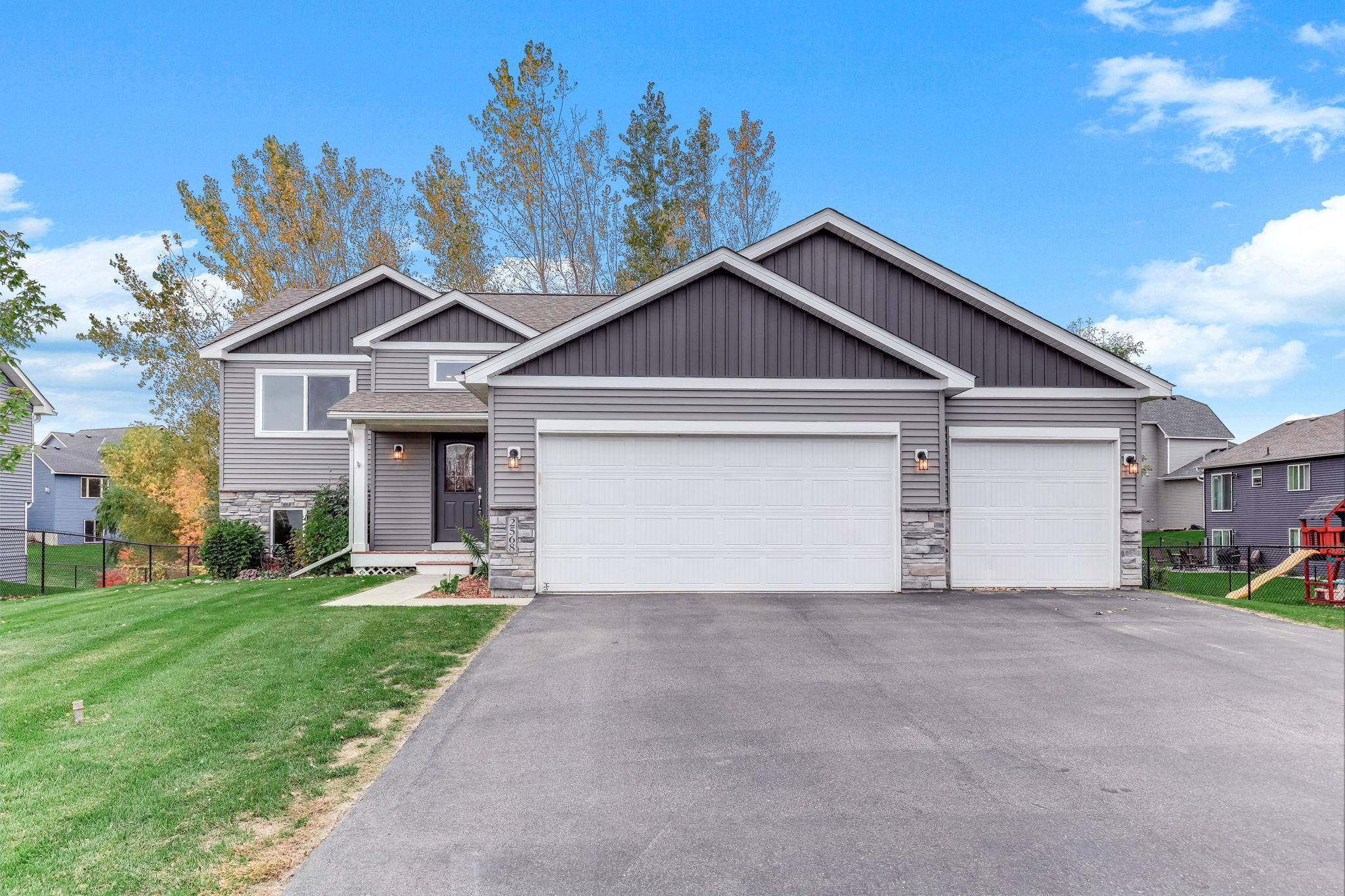 2568 Cold Lake Trail W