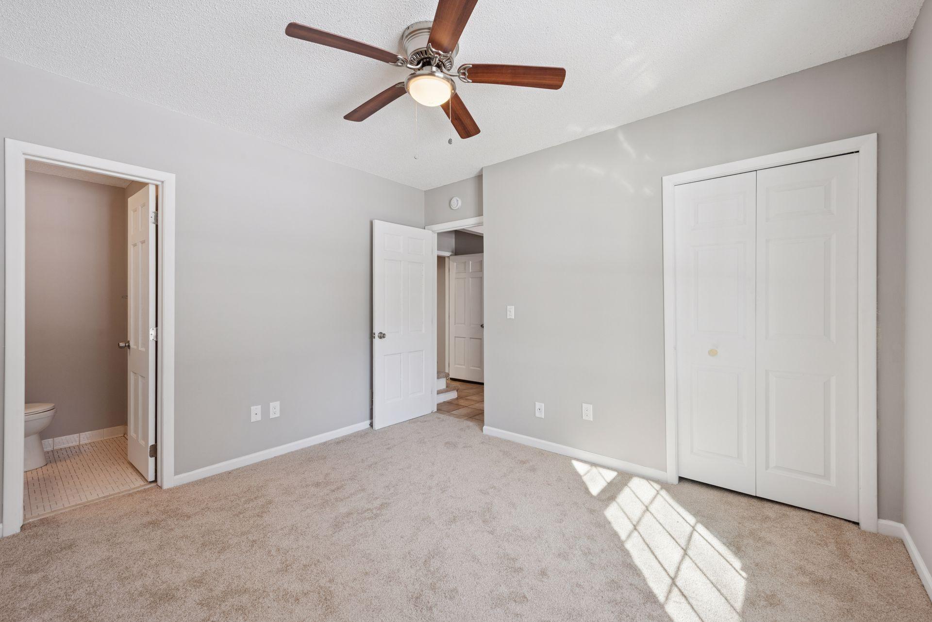 5570 & 5580 Shorewood Lane Property Photo 6