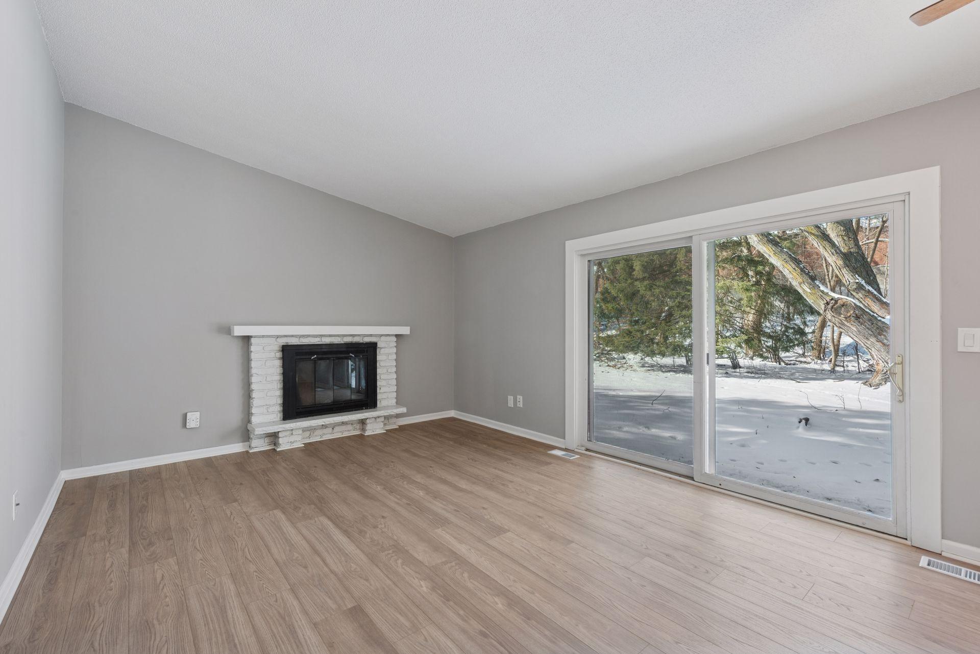 5570 & 5580 Shorewood Lane Property Photo 7
