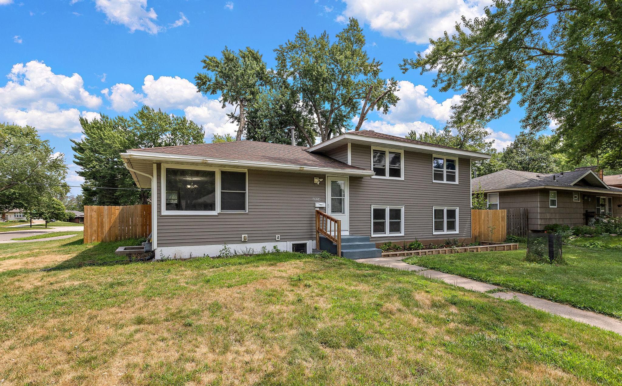 6924 Scott Avenue N Property Photo 1