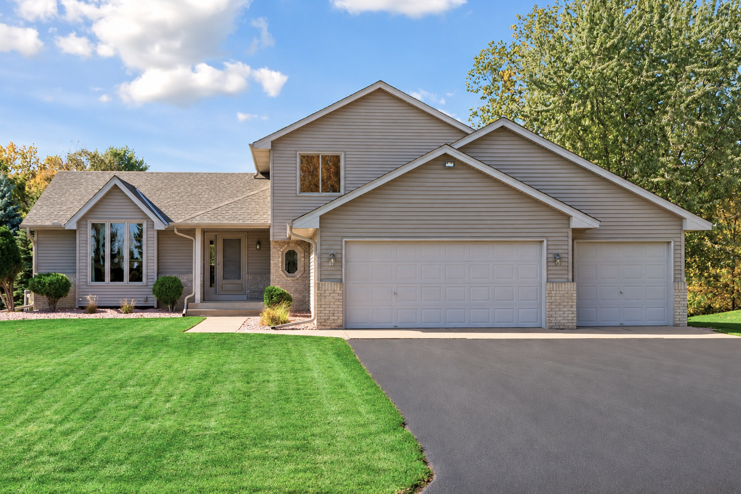 5425 Teakwood Lane N Property Photo 1