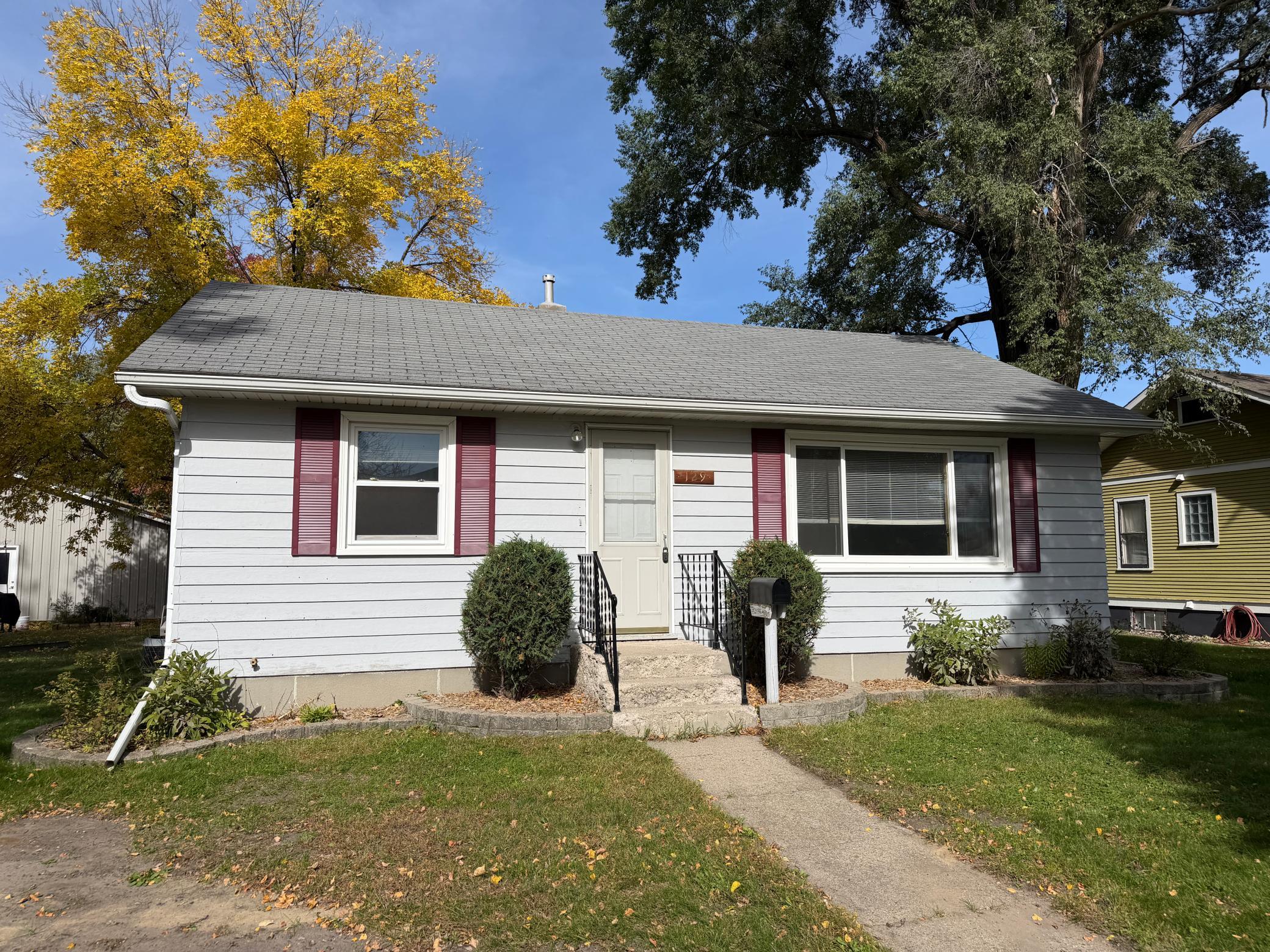 129 E Ronning Avenue Property Photo 1